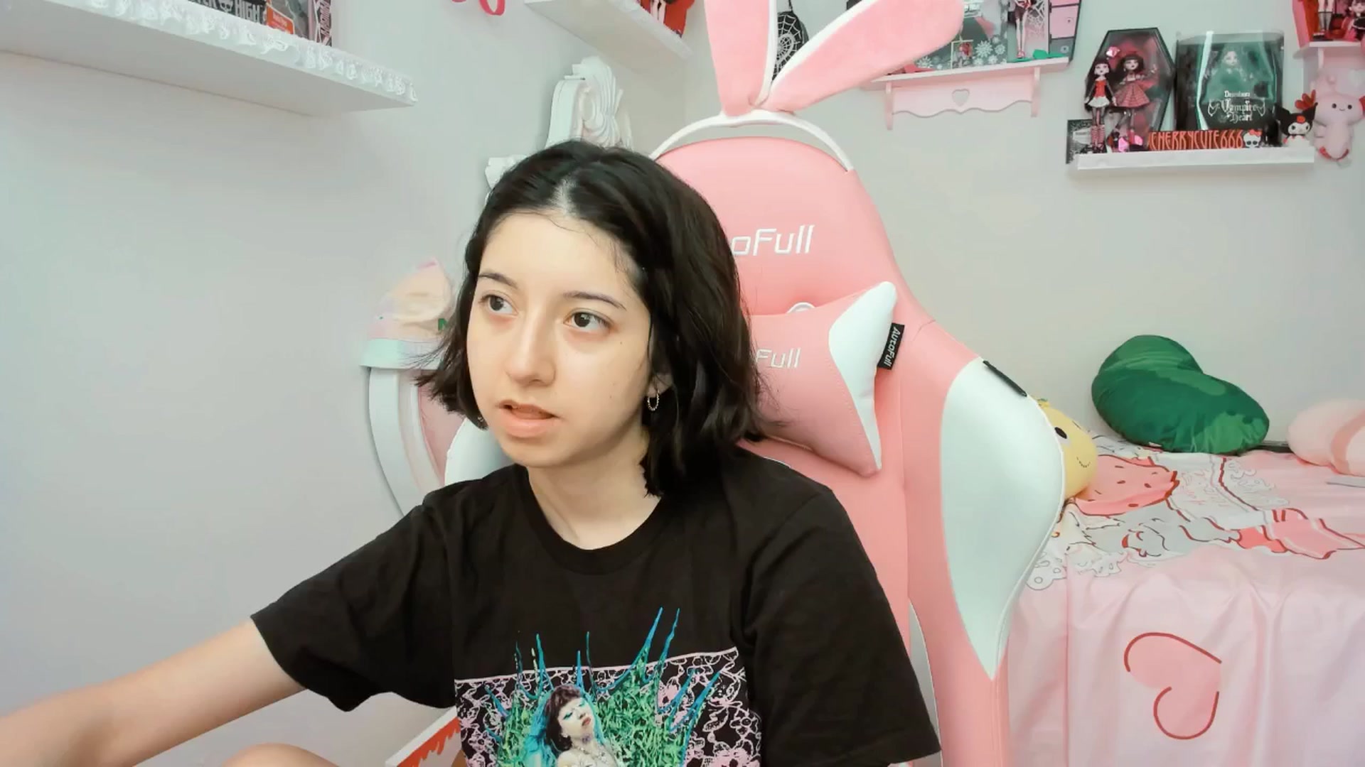 Gallery image thumbnail from Cherrycute666's myfreecams stream on, 06/07/2025, 20:53 image 6 of 20