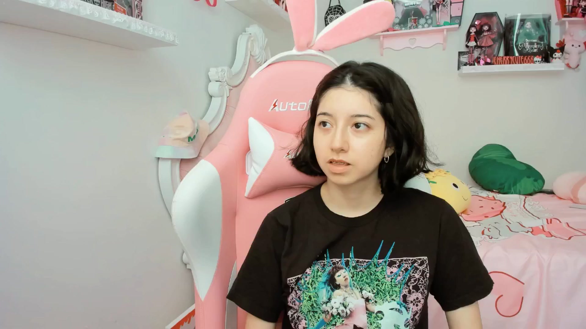 Gallery image thumbnail from Cherrycute666's myfreecams stream on, 06/07/2025, 20:53 image 4 of 20