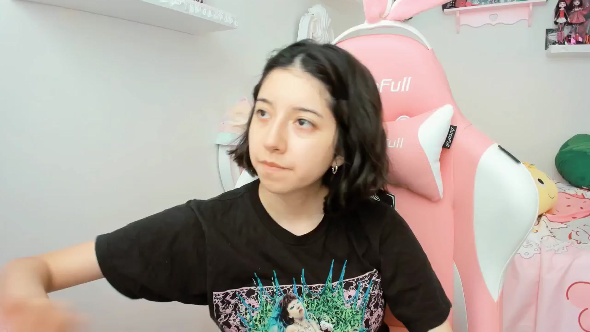 Gallery image thumbnail from Cherrycute666's myfreecams stream on, 06/07/2025, 20:53 image 7 of 20