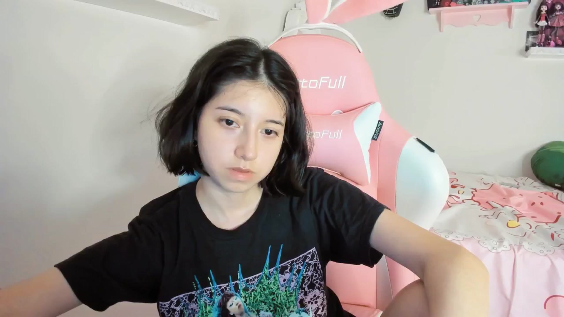 Gallery image thumbnail from Cherrycute666's myfreecams stream on, 06/08/2025, 07:08 image 3 of 20
