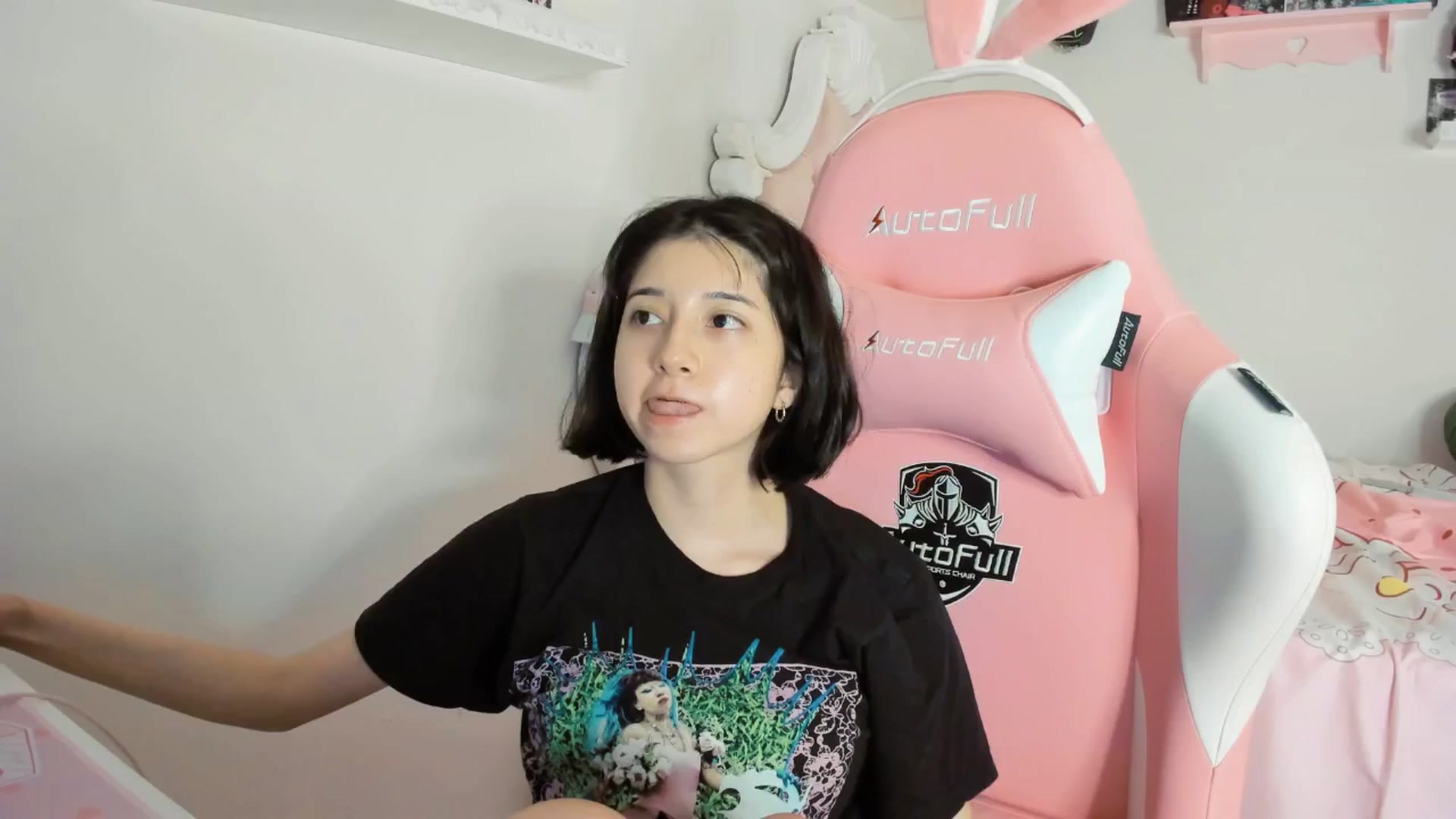 Gallery image thumbnail from Cherrycute666's myfreecams stream on, 06/08/2025, 07:08 image 6 of 20