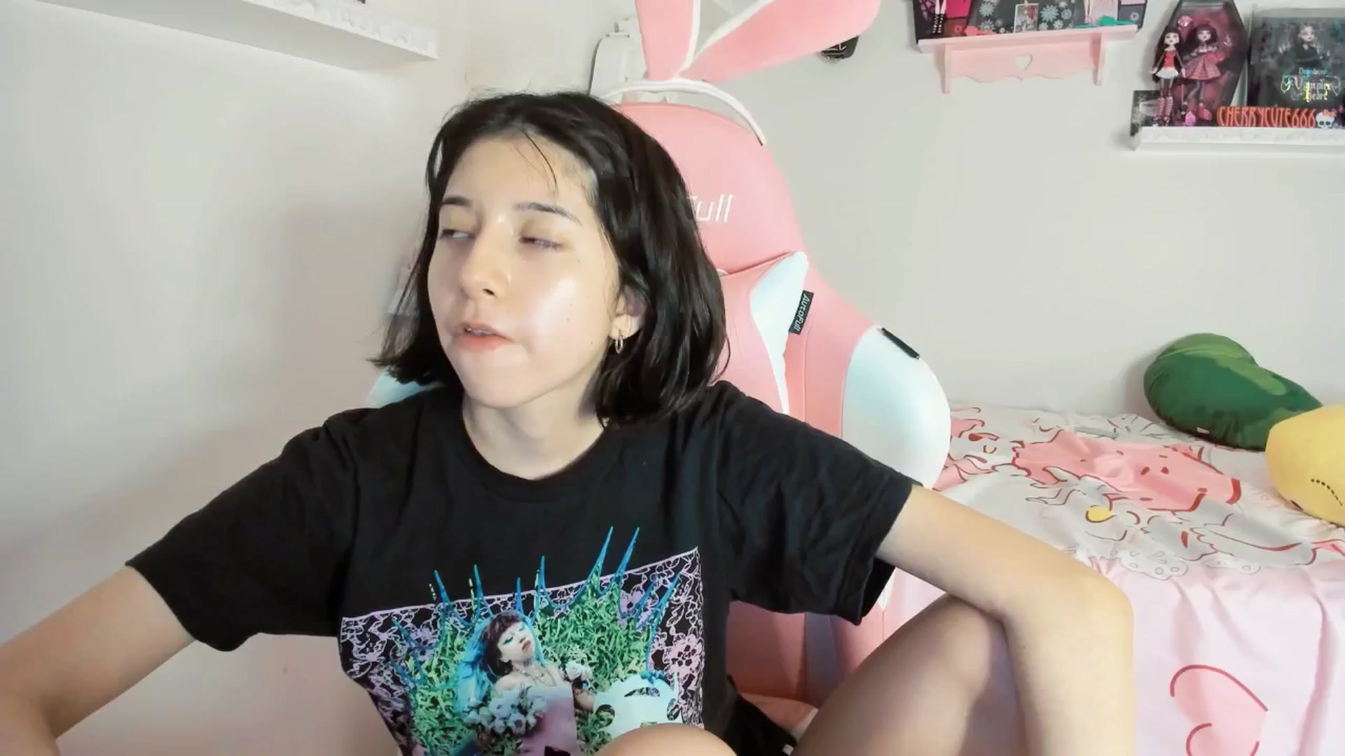 Gallery image thumbnail from Cherrycute666's myfreecams stream on, 06/08/2025, 07:08 image 1 of 20