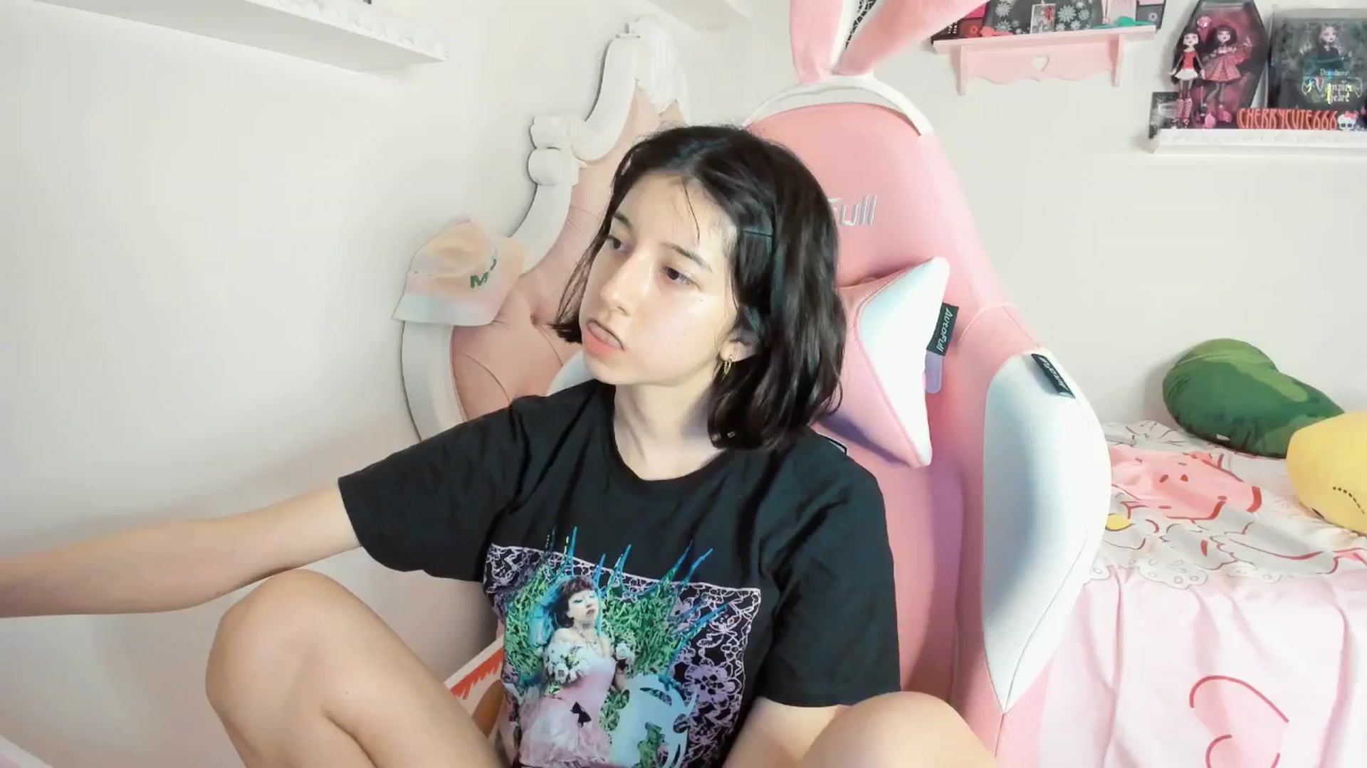 Gallery image thumbnail from Cherrycute666's myfreecams stream on, 06/08/2025, 07:08 image 2 of 20