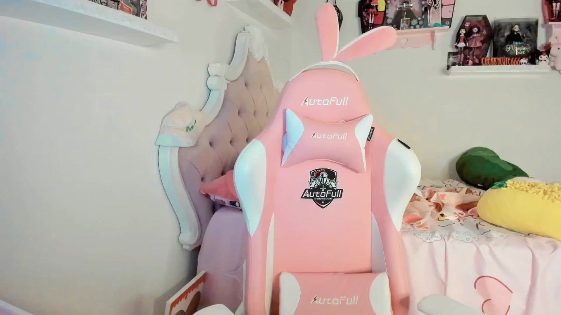Gallery image thumbnail from Cherrycute666's myfreecams stream on, 06/09/2025, 02:34 image 15 of 20