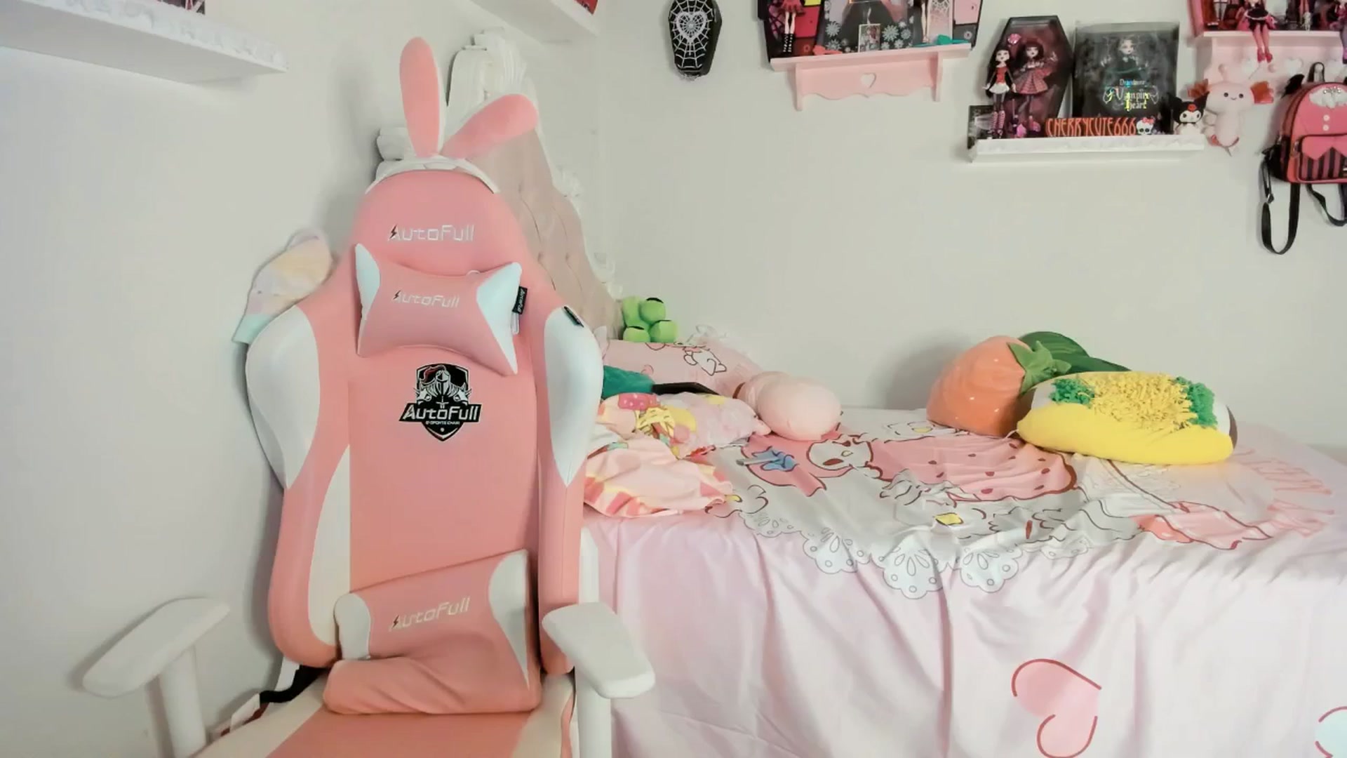 Gallery image thumbnail from Cherrycute666's myfreecams stream on, 06/09/2025, 06:22 image 15 of 20