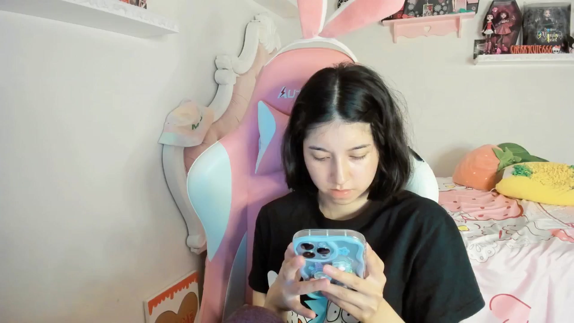 Gallery image thumbnail from Cherrycute666's myfreecams stream on, 06/09/2025, 06:22 image 16 of 20