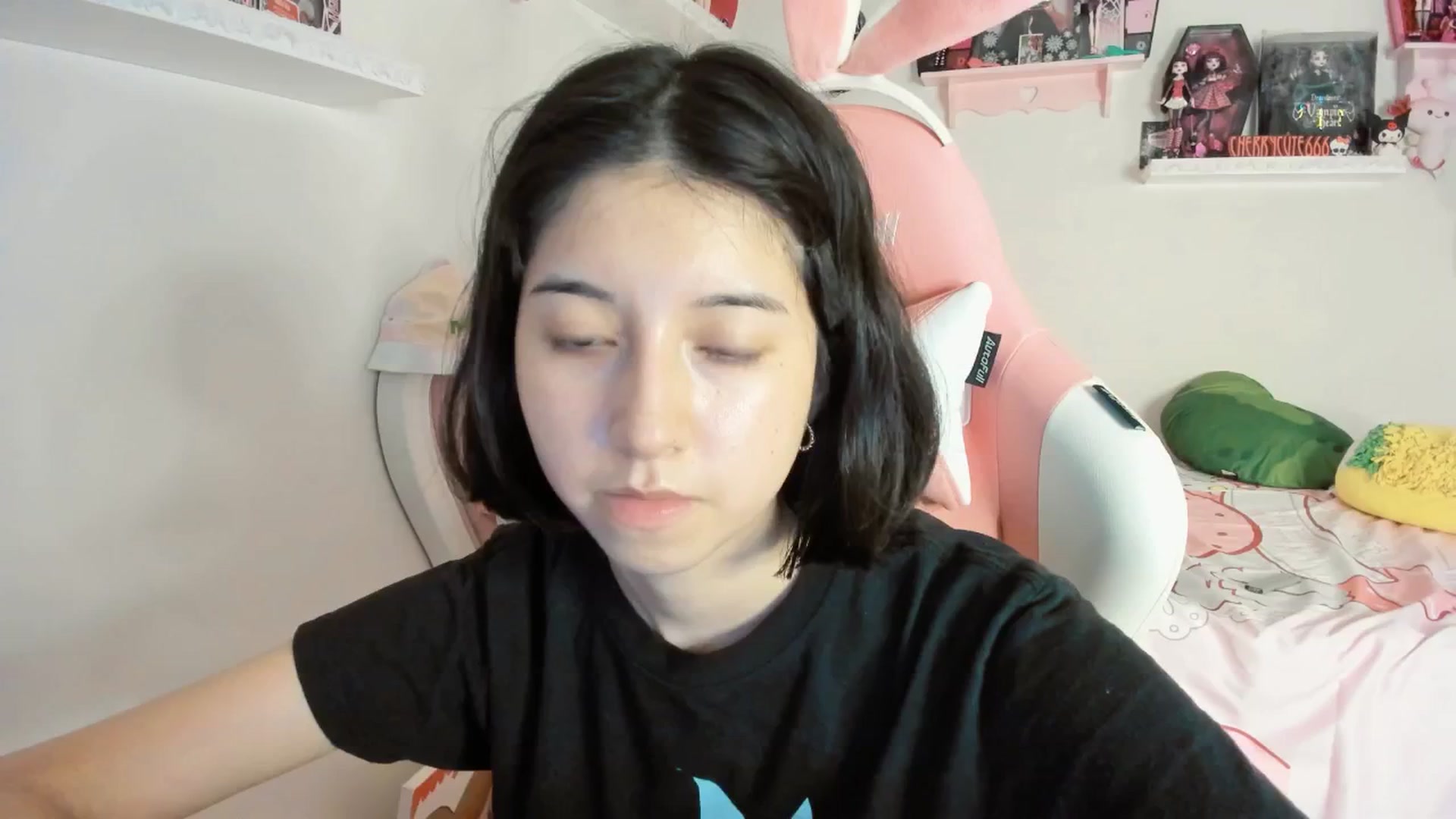 Gallery image thumbnail from Cherrycute666's myfreecams stream on, 06/09/2025, 06:22 image 6 of 20