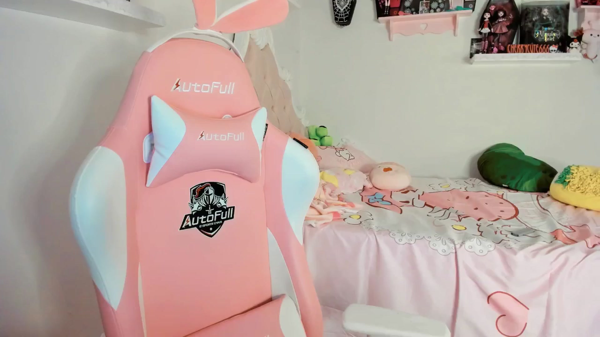 Gallery image thumbnail from Cherrycute666's myfreecams stream on, 06/09/2025, 06:22 image 2 of 20