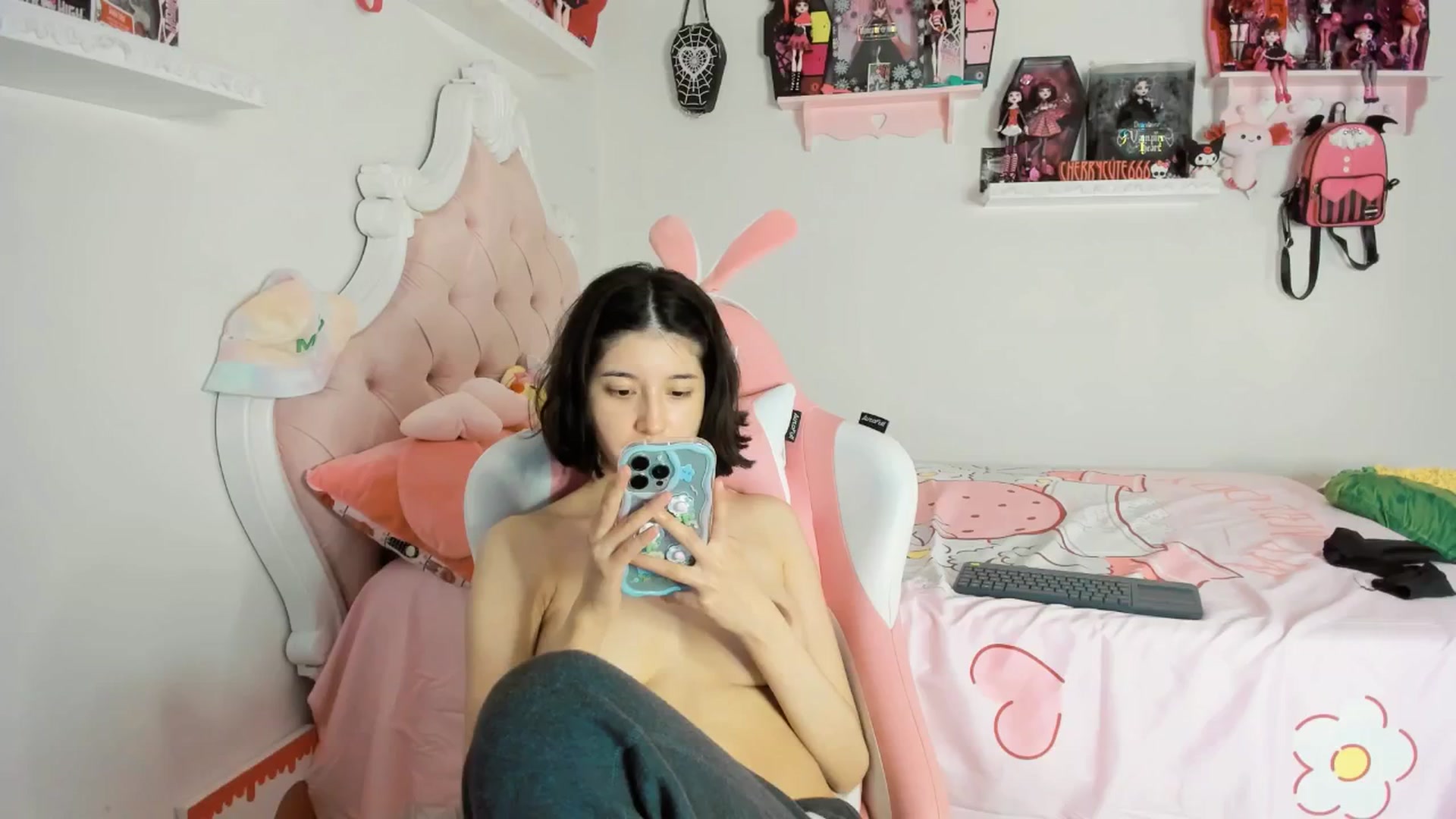 Gallery image thumbnail from Cherrycute666's myfreecams stream on, 06/11/2025, 03:20 image 1 of 20