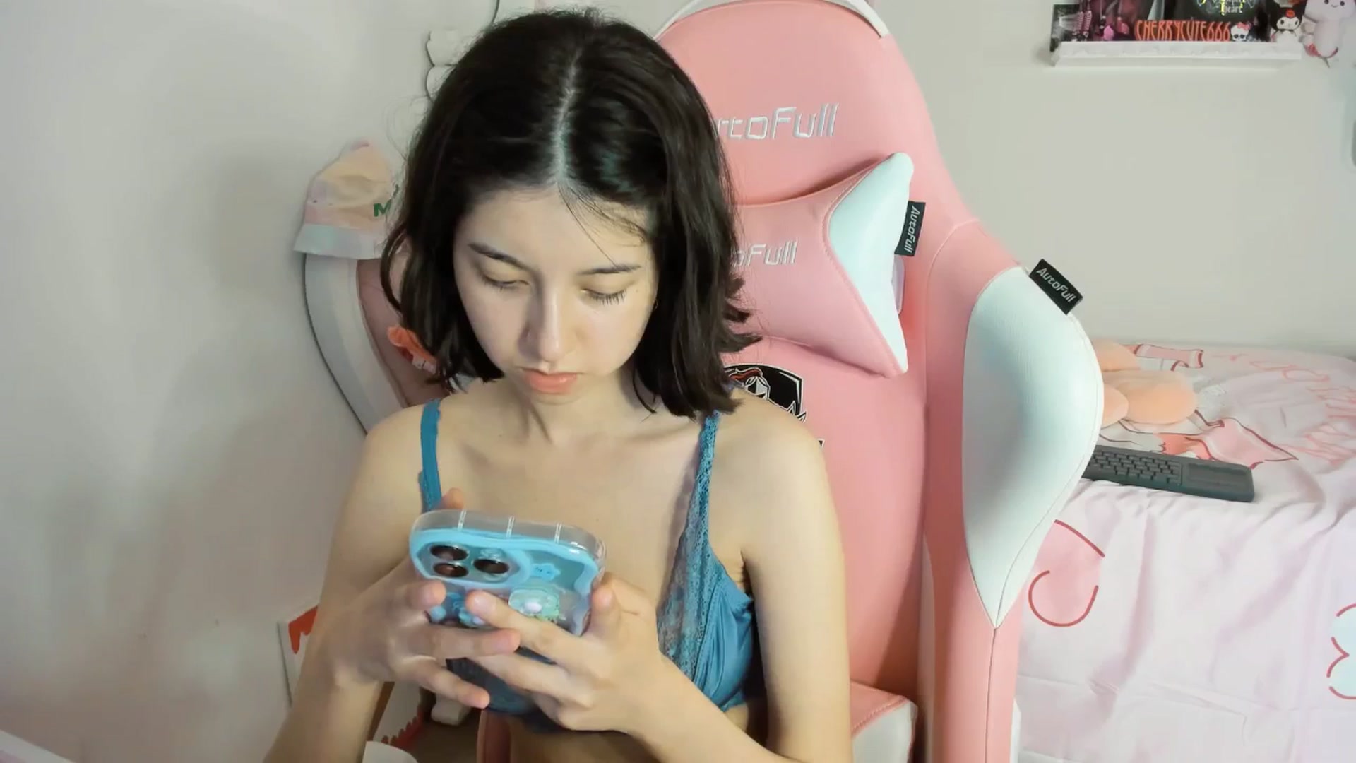 Gallery image thumbnail from Cherrycute666's myfreecams stream on, 06/11/2025, 04:35 image 18 of 20