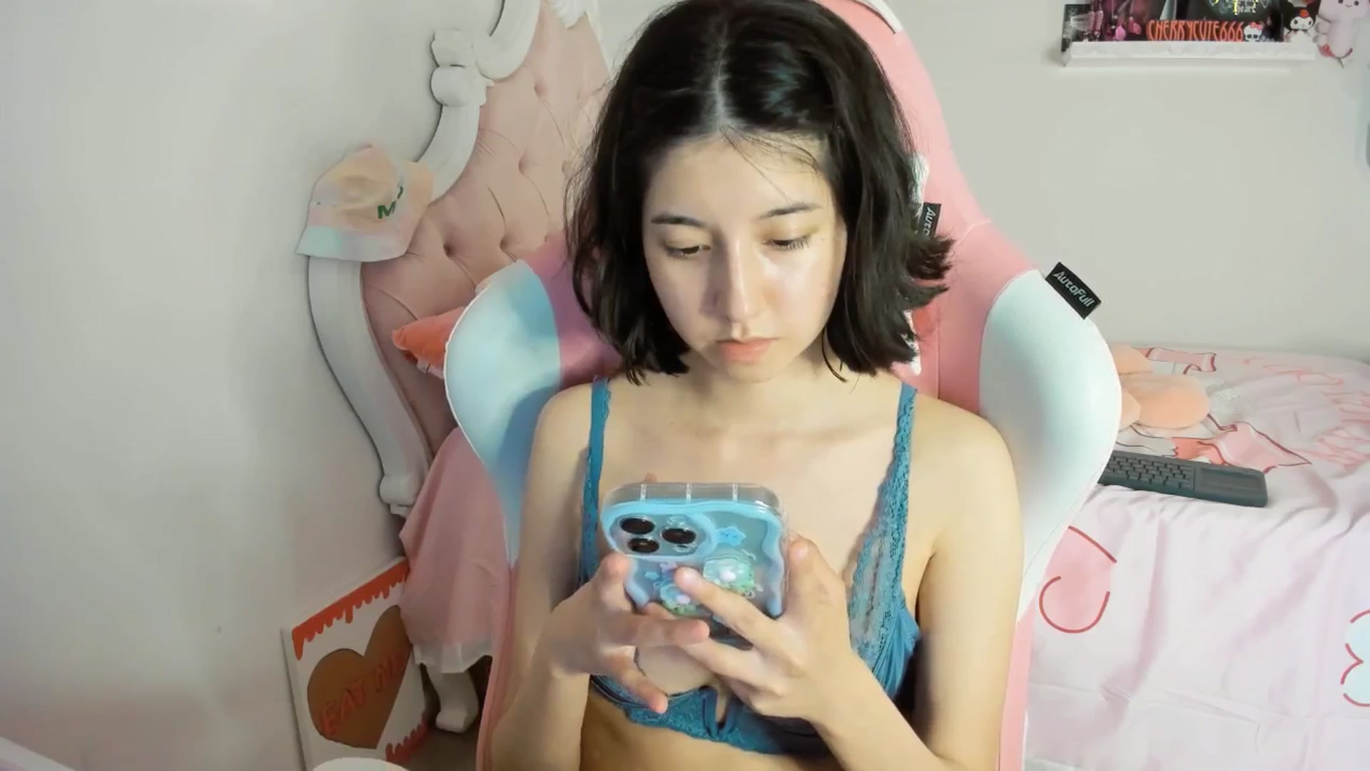 Gallery image thumbnail from Cherrycute666's myfreecams stream on, 06/11/2025, 04:35 image 14 of 20