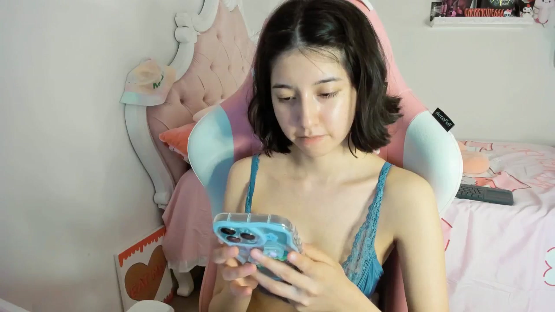 Gallery image thumbnail from Cherrycute666's myfreecams stream on, 06/11/2025, 04:35 image 15 of 20
