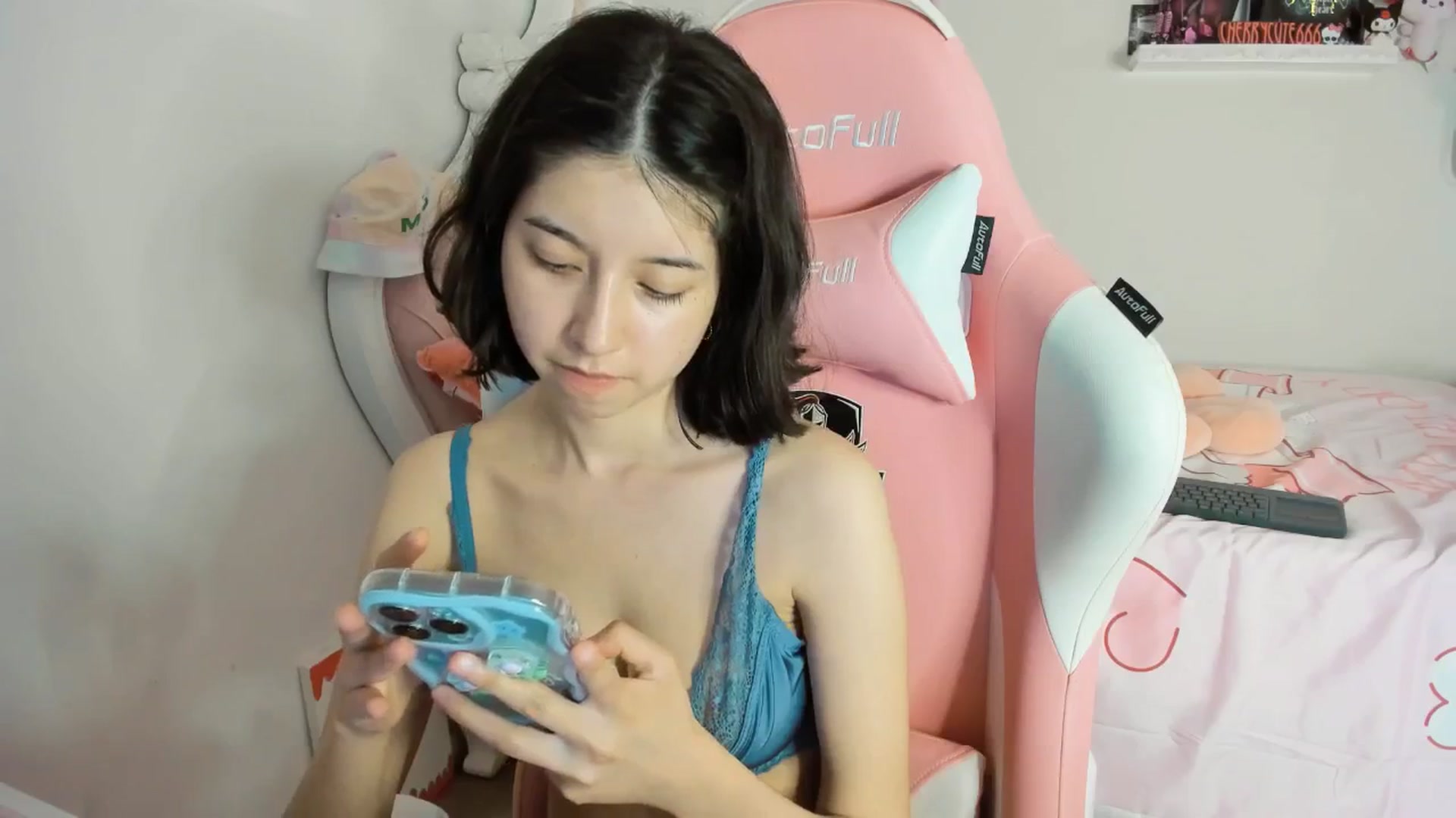 Gallery image thumbnail from Cherrycute666's myfreecams stream on, 06/11/2025, 04:35 image 17 of 20