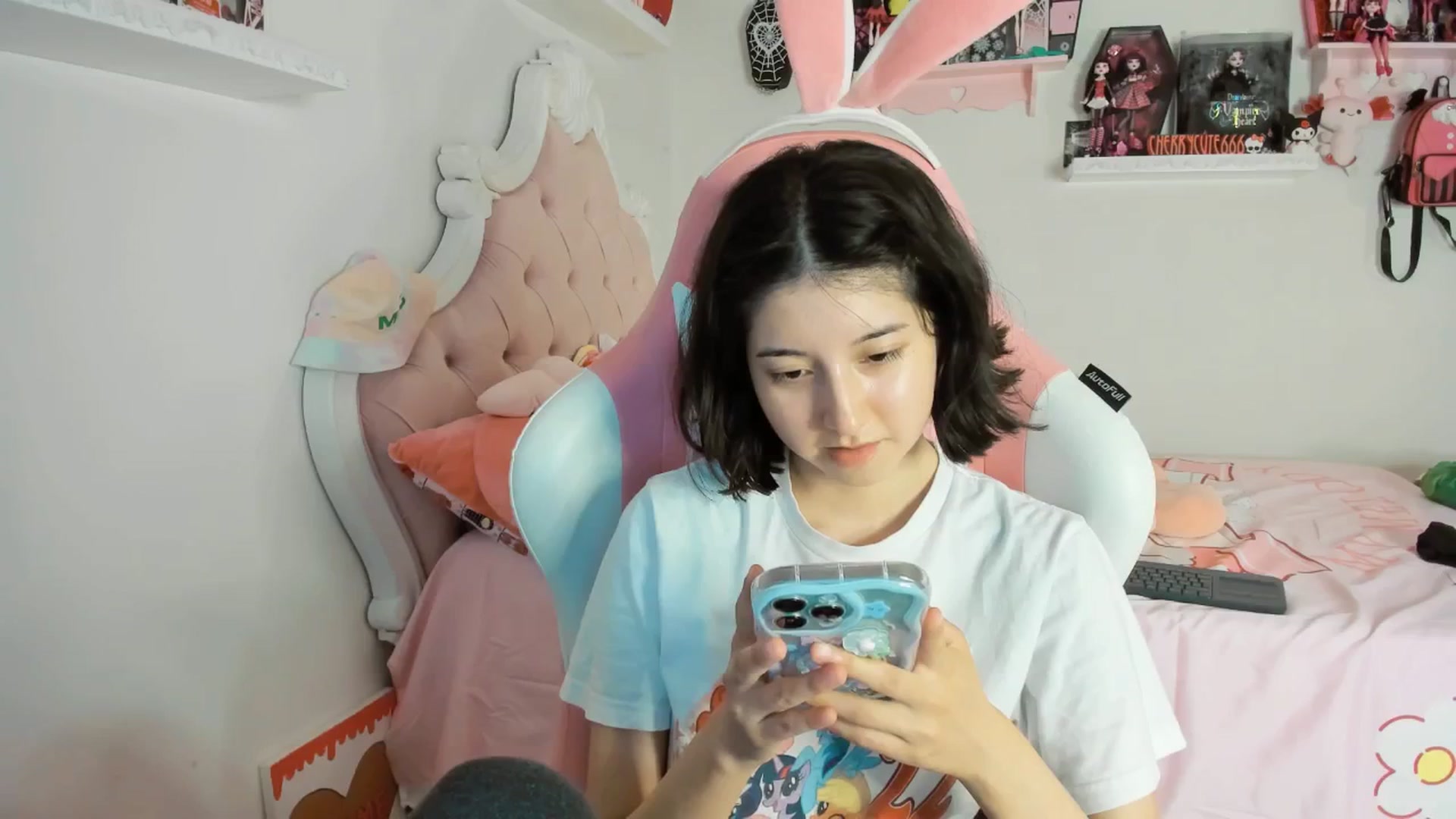 Gallery image thumbnail from Cherrycute666's myfreecams stream on, 06/11/2025, 06:36 image 7 of 20