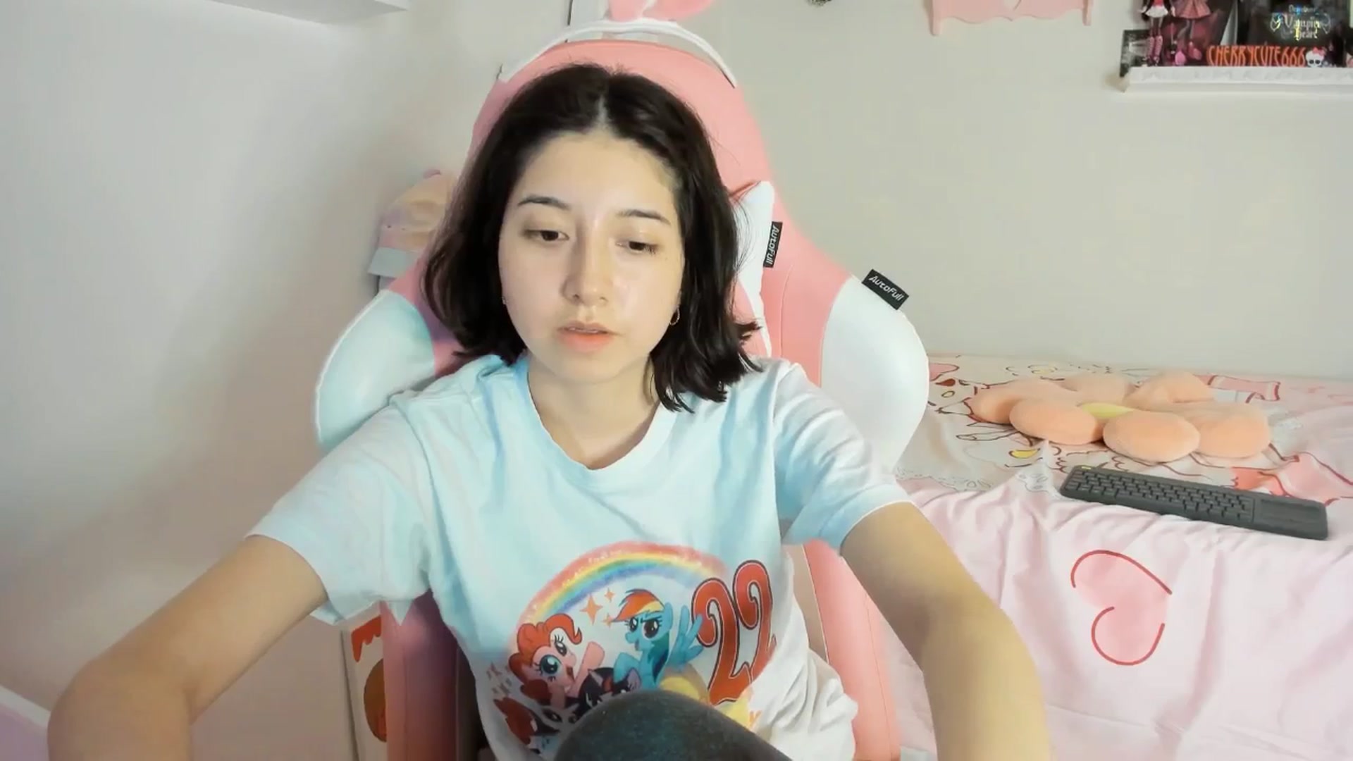 Gallery image thumbnail from Cherrycute666's myfreecams stream on, 06/11/2025, 06:36 image 10 of 20