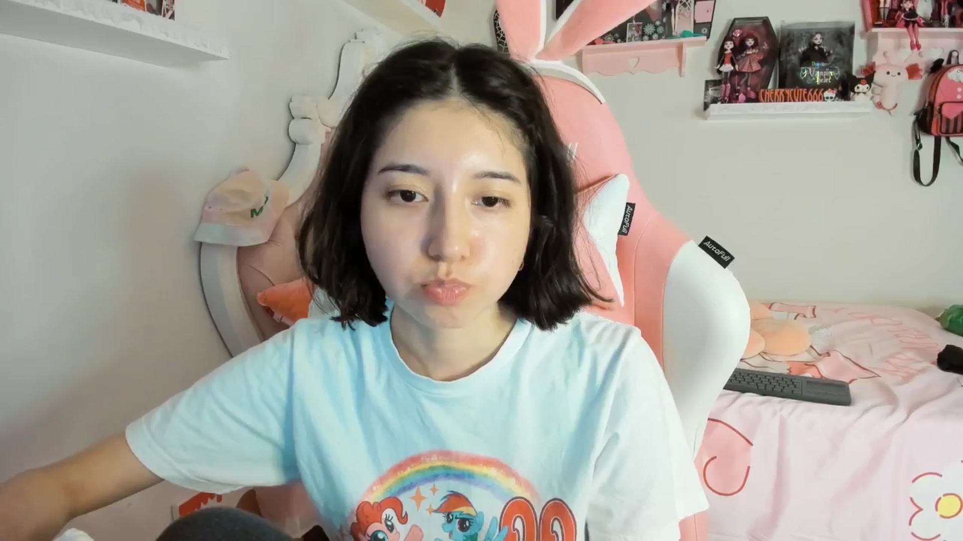 Gallery image thumbnail from Cherrycute666's myfreecams stream on, 06/11/2025, 06:36 image 6 of 20