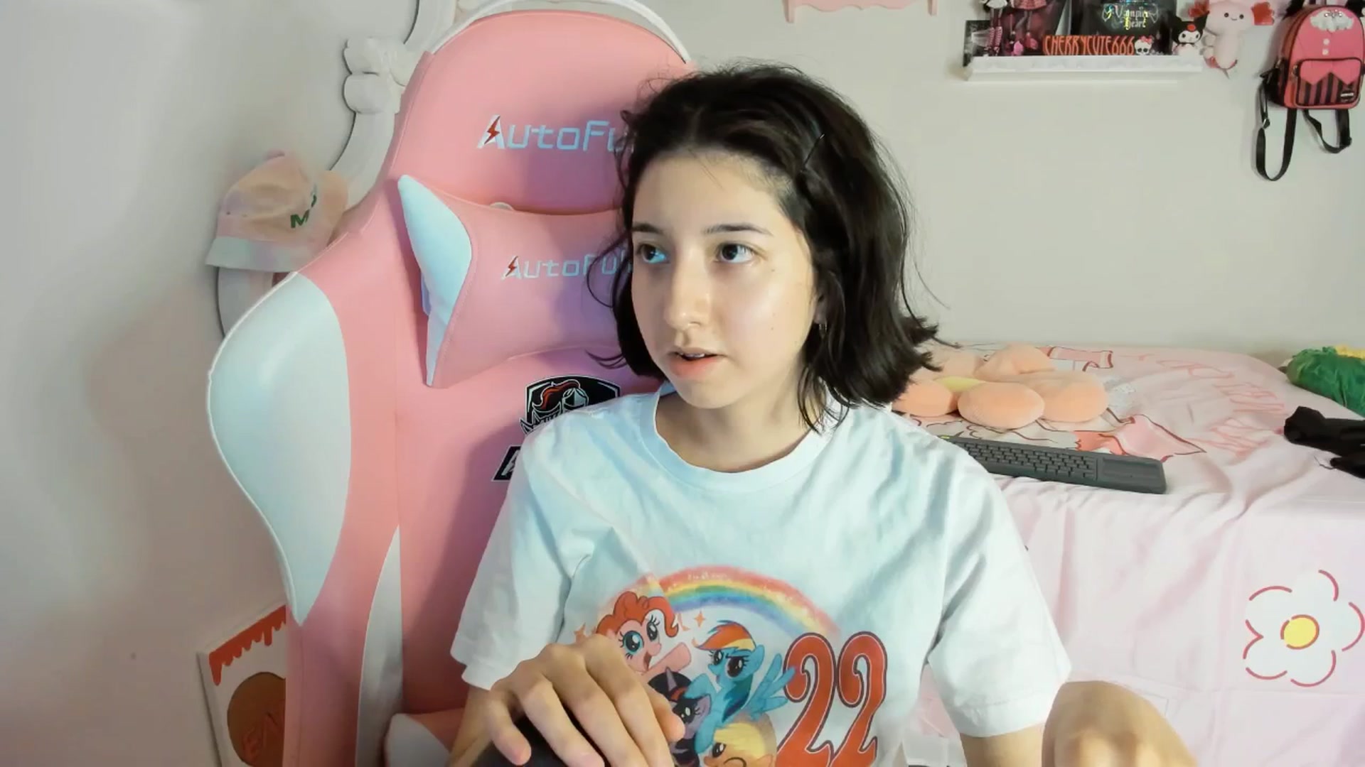 Gallery image thumbnail from Cherrycute666's myfreecams stream on, 06/11/2025, 06:36 image 12 of 20