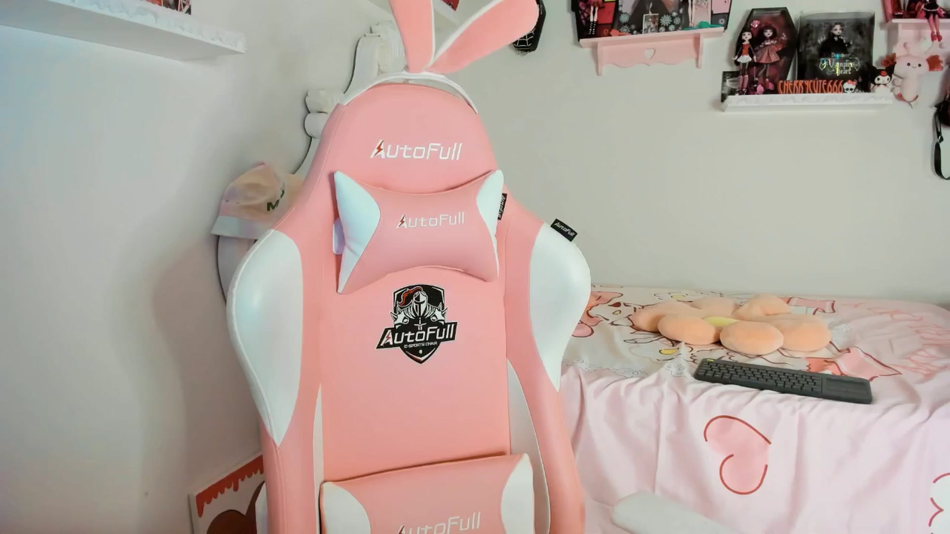 Gallery image thumbnail from Cherrycute666's myfreecams stream on, 06/11/2025, 06:36 image 1 of 20