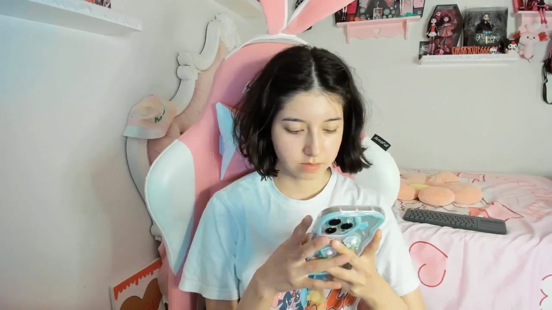 Gallery image thumbnail from Cherrycute666's myfreecams stream on, 06/11/2025, 06:36 image 3 of 20