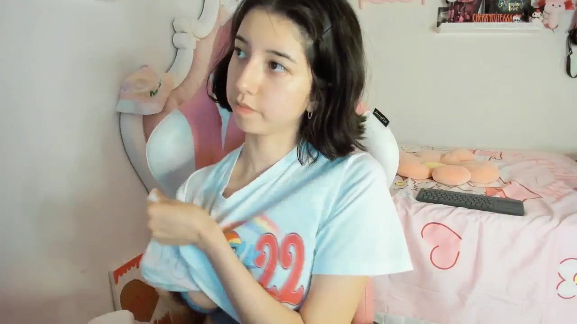 Gallery image thumbnail from Cherrycute666's myfreecams stream on, 06/11/2025, 06:36 image 14 of 20