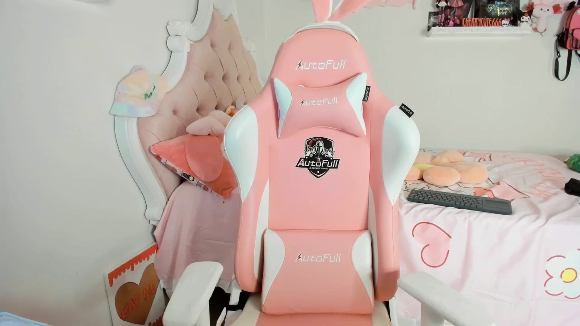 Gallery image thumbnail from Cherrycute666's myfreecams stream on, 06/11/2025, 06:36 image 8 of 20