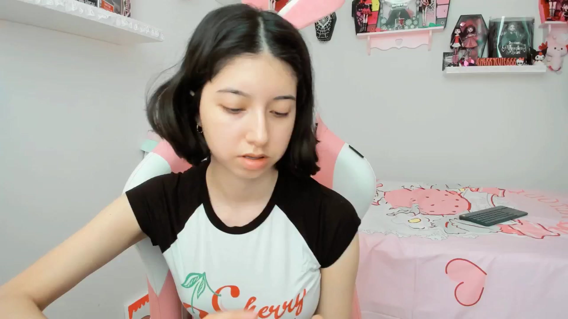 Gallery image thumbnail from Cherrycute666's myfreecams stream on, 06/12/2025, 20:47 image 7 of 20
