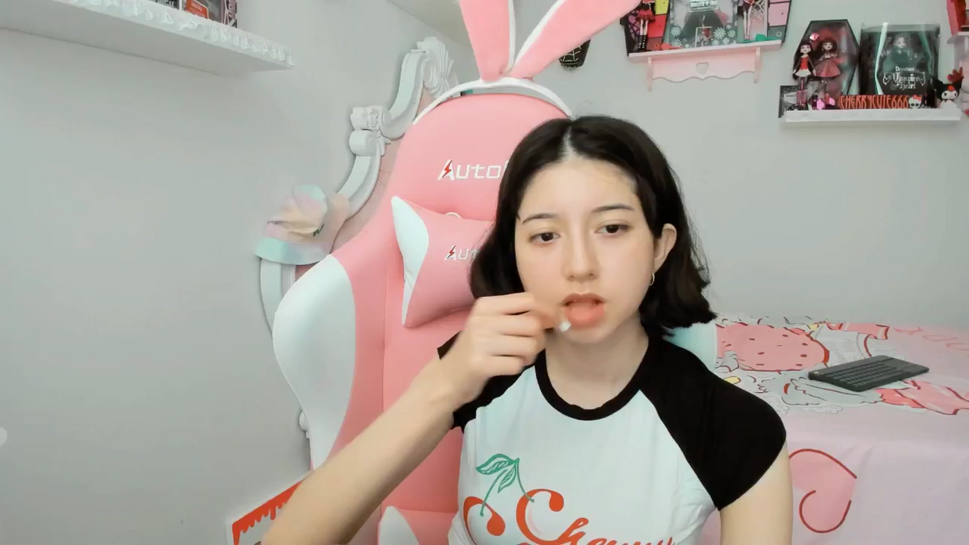 Gallery image thumbnail from Cherrycute666's myfreecams stream on, 06/12/2025, 20:47 image 18 of 20