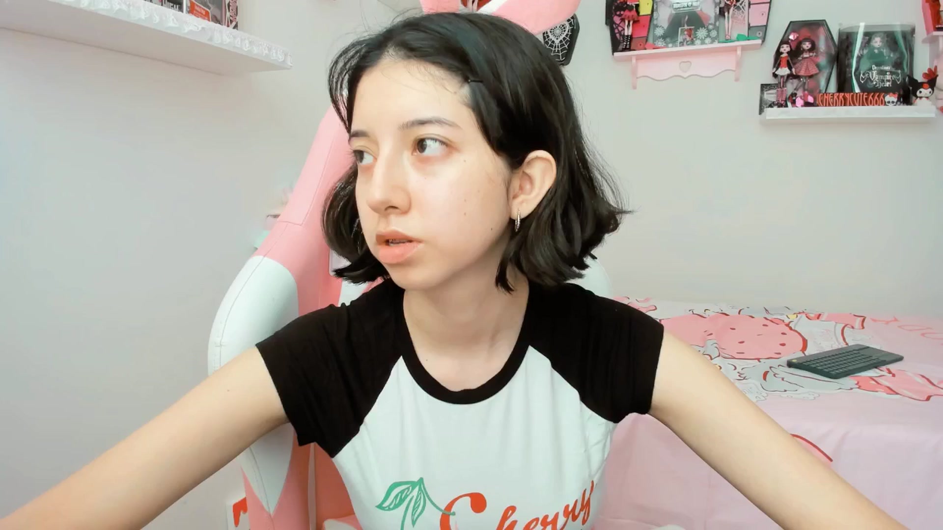 Gallery image thumbnail from Cherrycute666's myfreecams stream on, 06/12/2025, 20:47 image 9 of 20