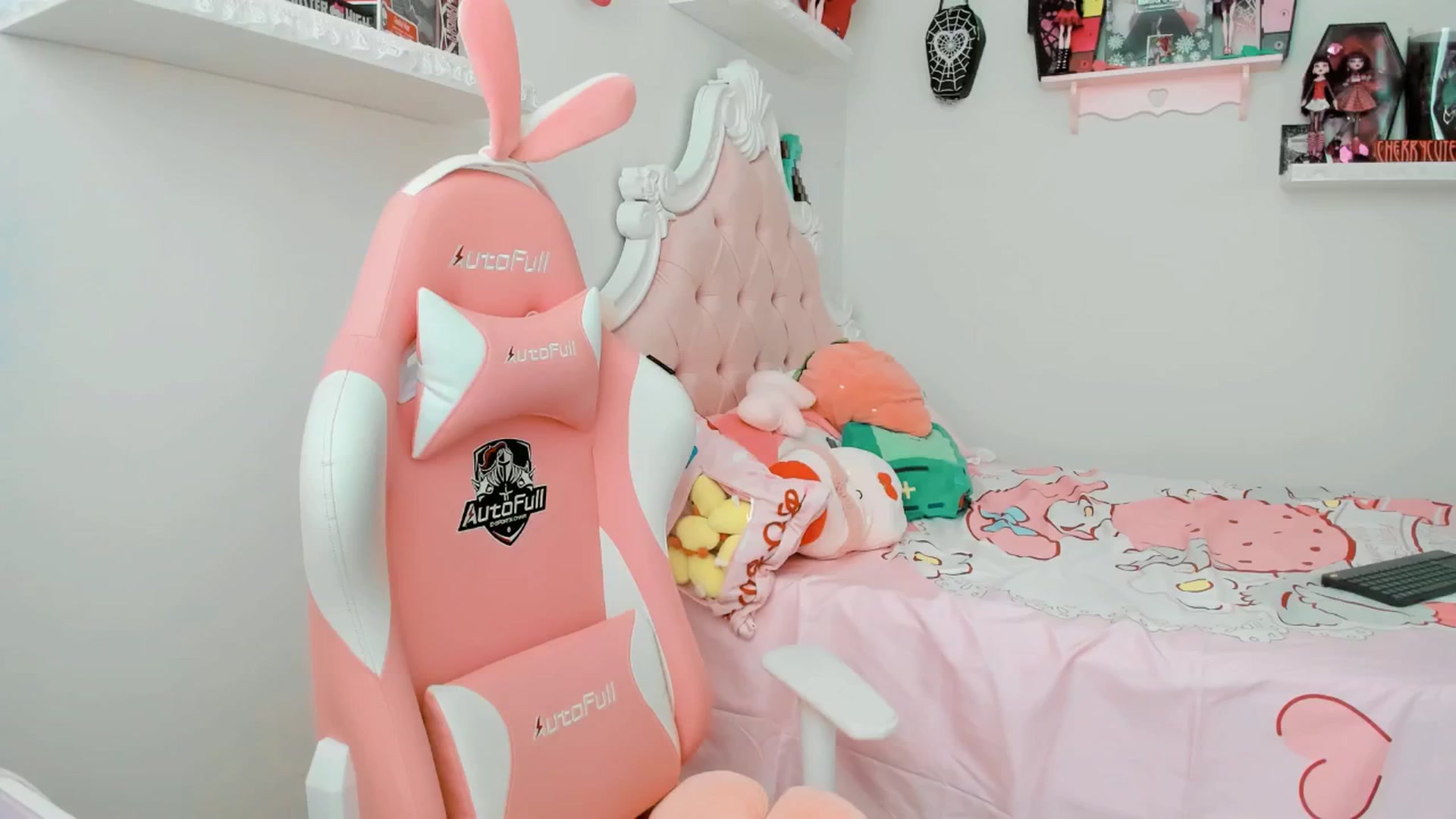 Gallery image thumbnail from Cherrycute666's myfreecams stream on, 06/12/2025, 20:47 image 14 of 20