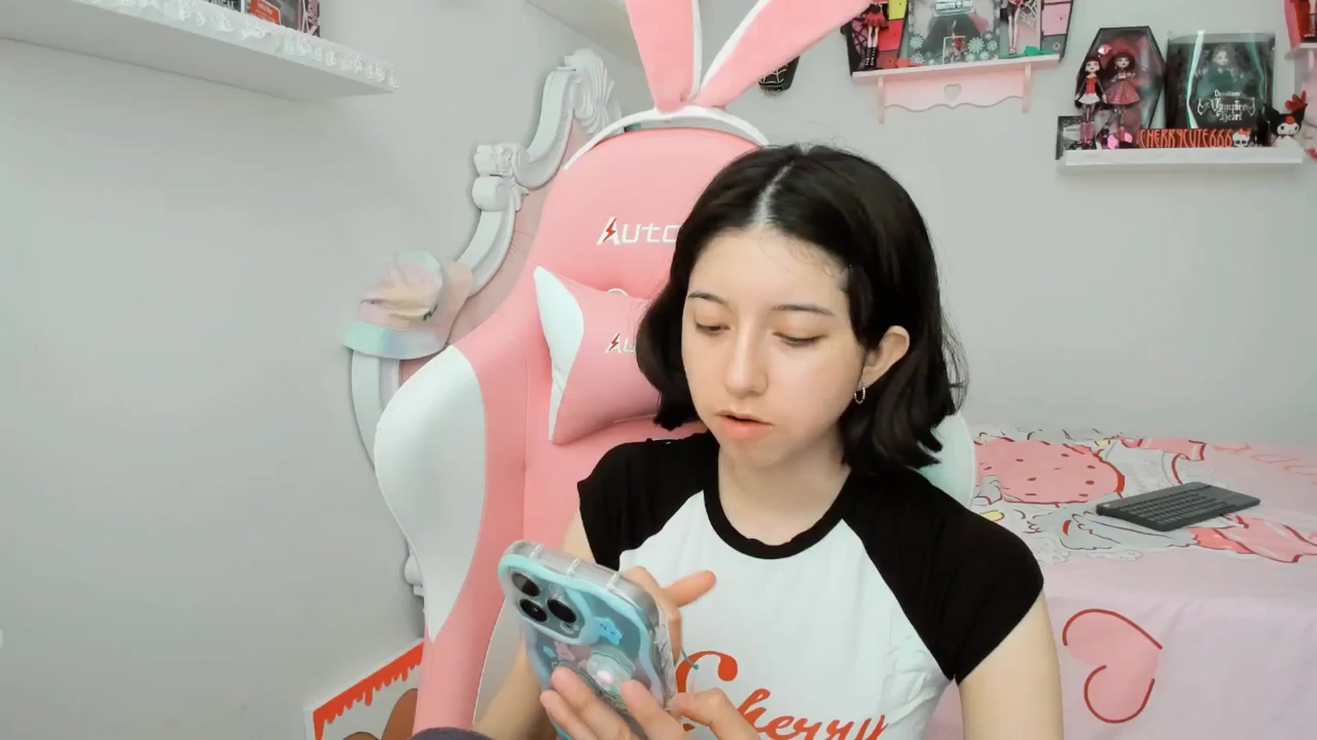 Gallery image thumbnail from Cherrycute666's myfreecams stream on, 06/12/2025, 20:47 image 17 of 20