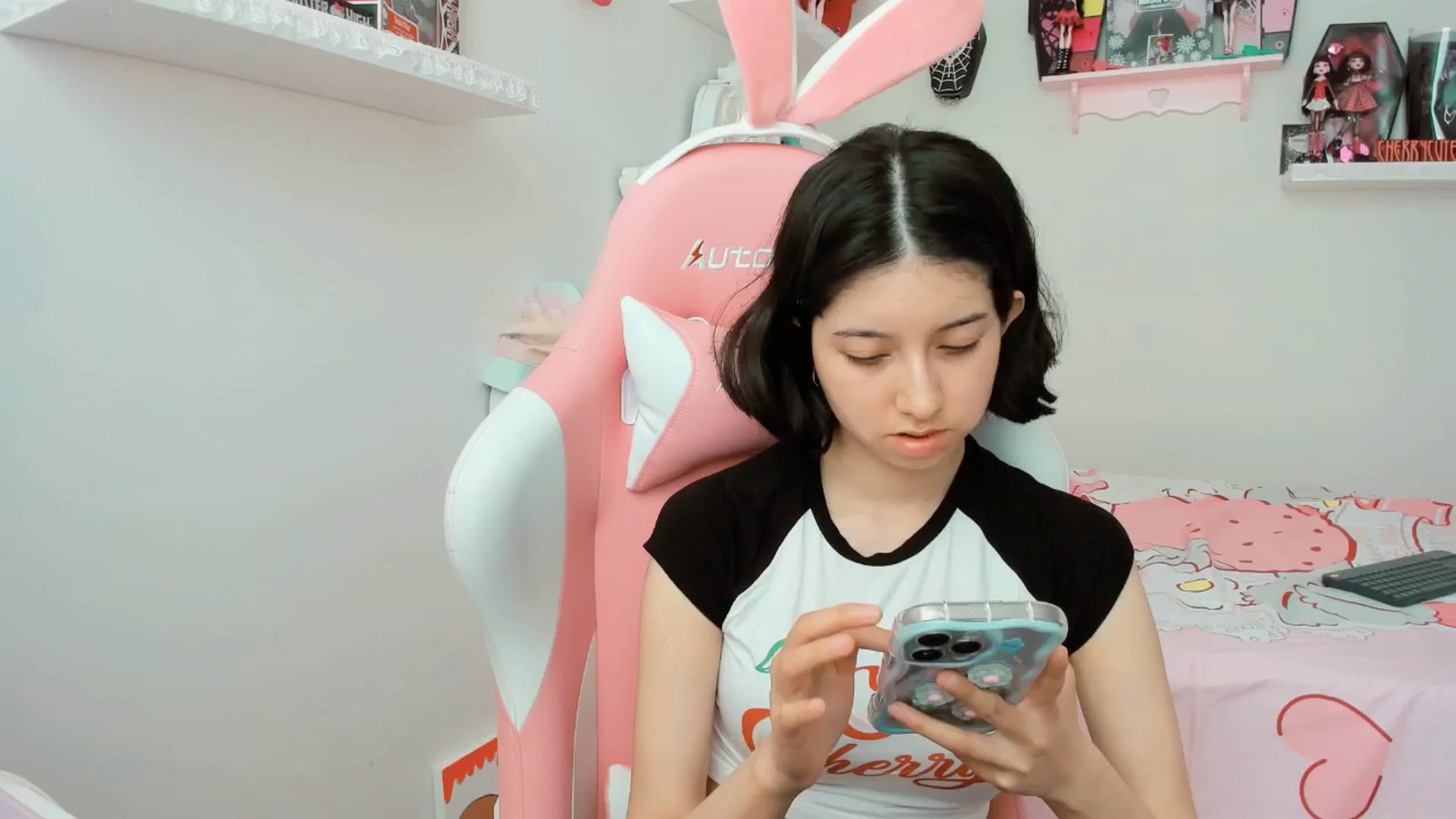 Gallery image thumbnail from Cherrycute666's myfreecams stream on, 06/12/2025, 20:47 image 11 of 20