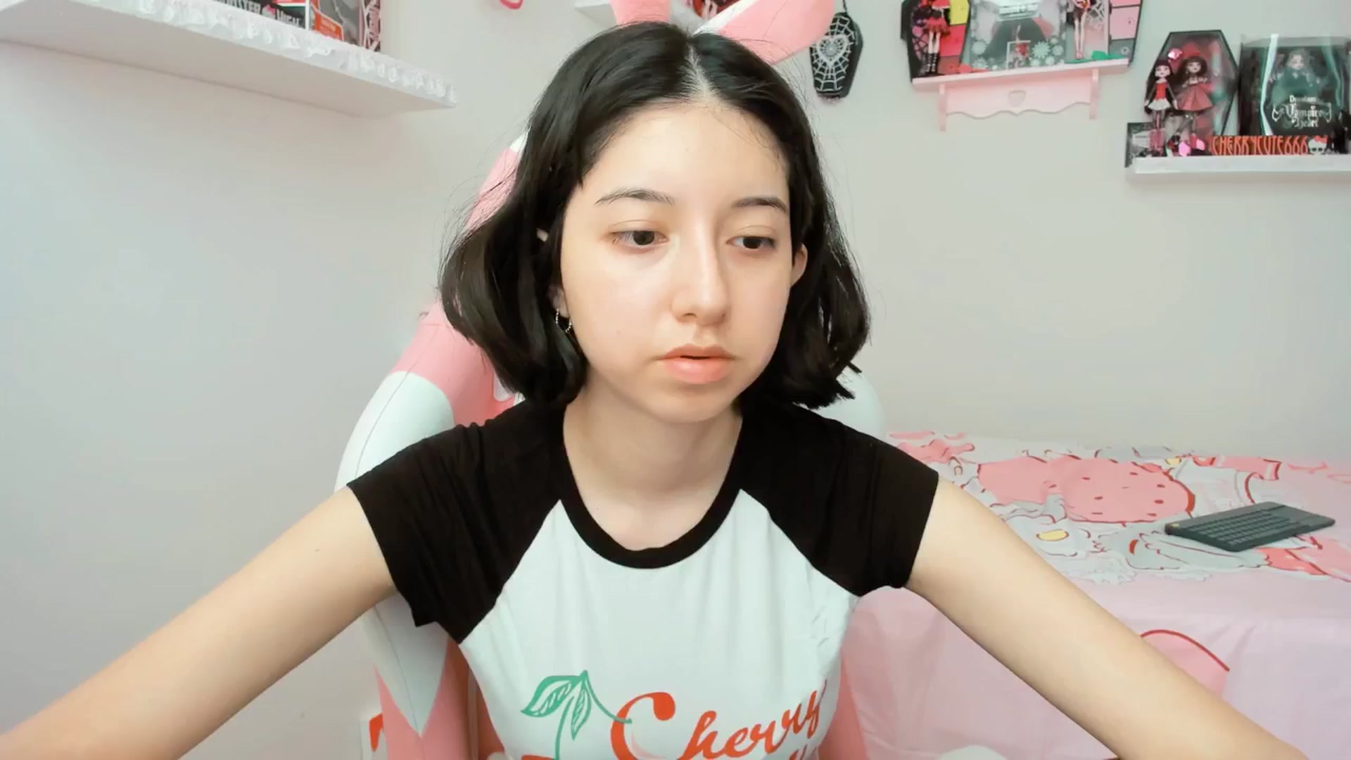 Gallery image thumbnail from Cherrycute666's myfreecams stream on, 06/12/2025, 20:47 image 6 of 20