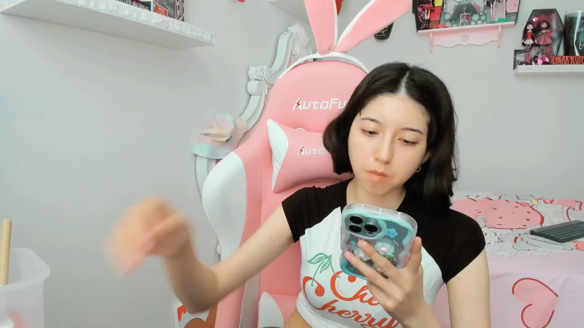 Gallery image thumbnail from Cherrycute666's myfreecams stream on, 06/12/2025, 20:47 image 16 of 20