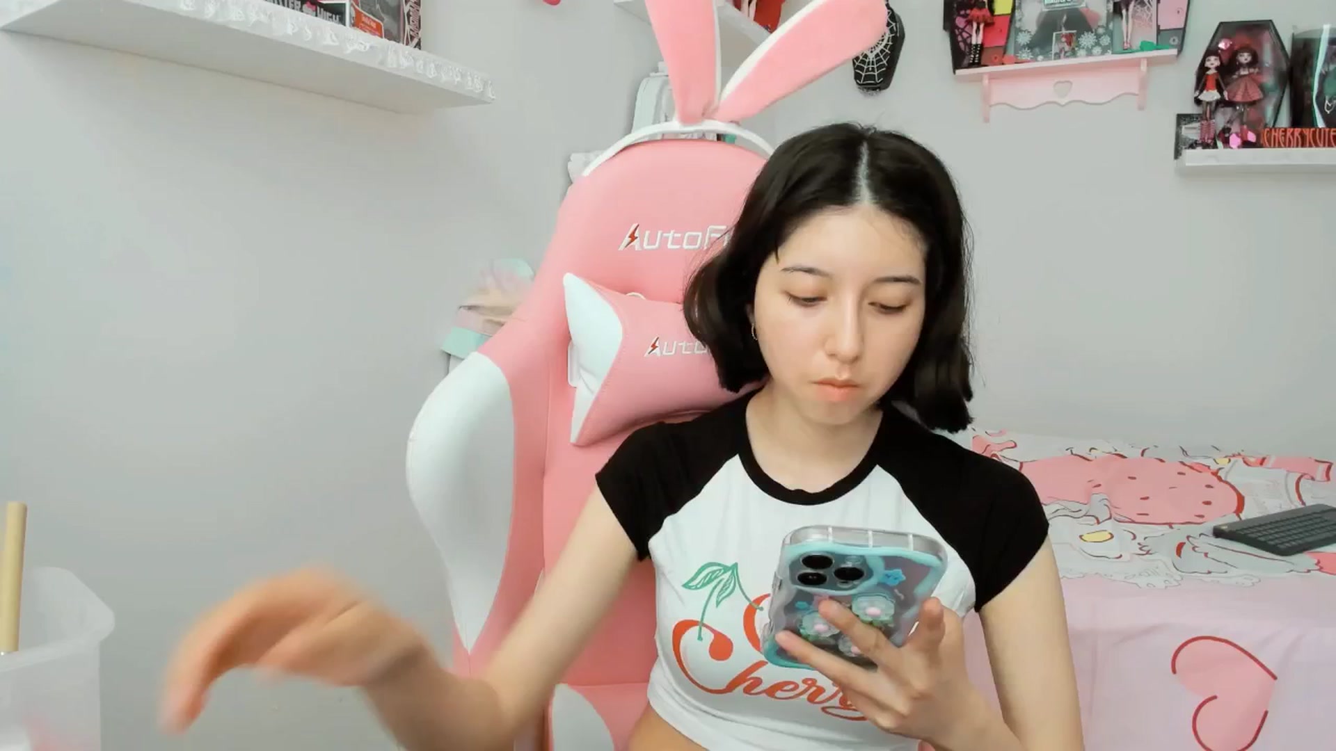 Gallery image thumbnail from Cherrycute666's myfreecams stream on, 06/12/2025, 20:47 image 15 of 20