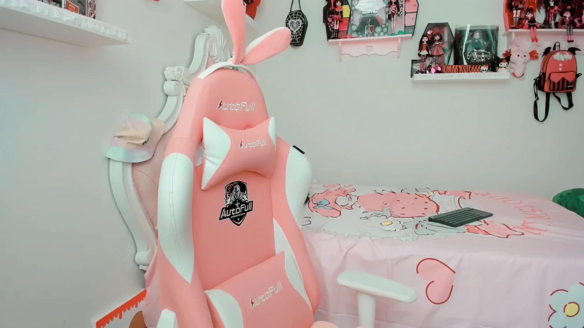 Gallery image thumbnail from Cherrycute666's myfreecams stream on, 06/12/2025, 20:47 image 4 of 20