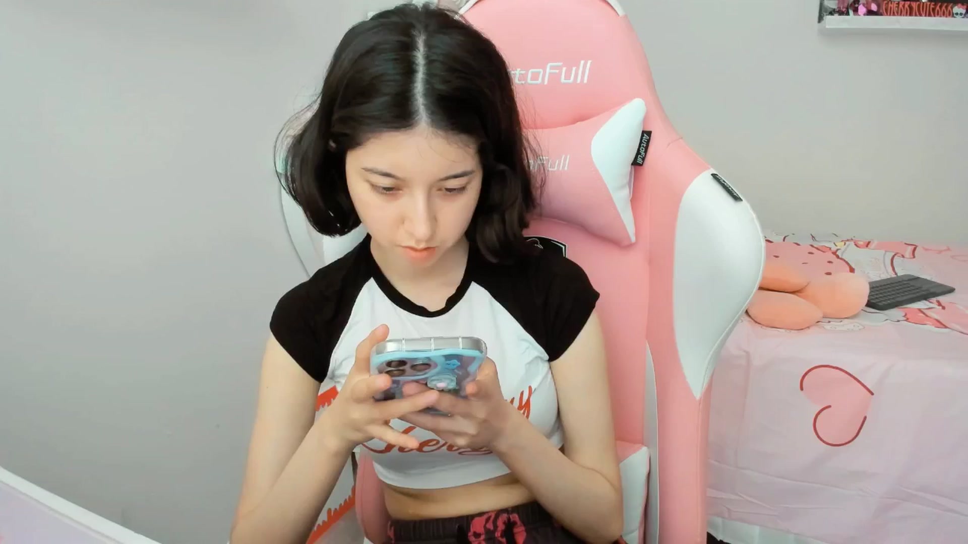 Gallery image thumbnail from Cherrycute666's myfreecams stream on, 06/12/2025, 22:05 image 11 of 20