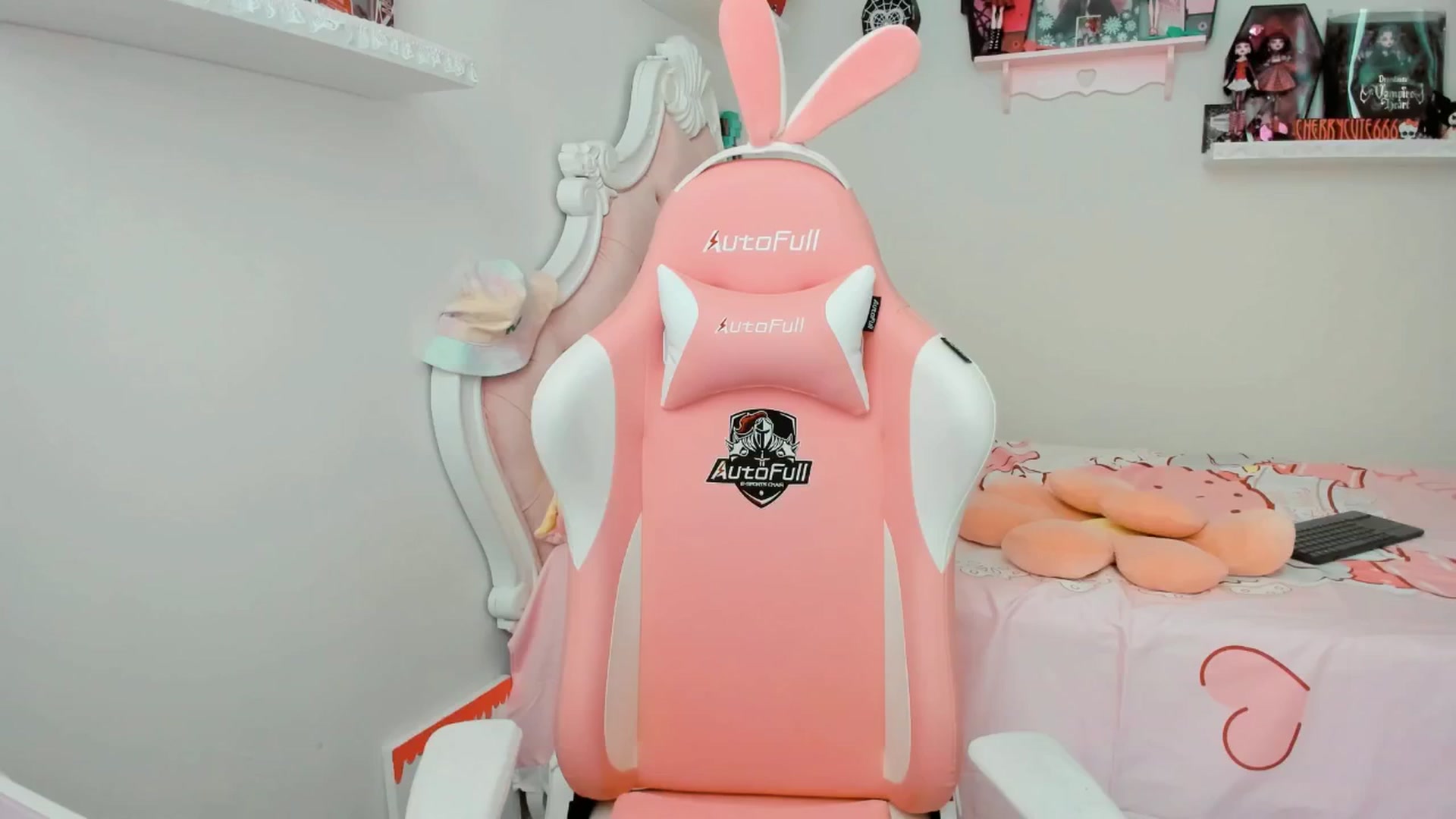 Gallery image thumbnail from Cherrycute666's myfreecams stream on, 06/12/2025, 22:05 image 7 of 20