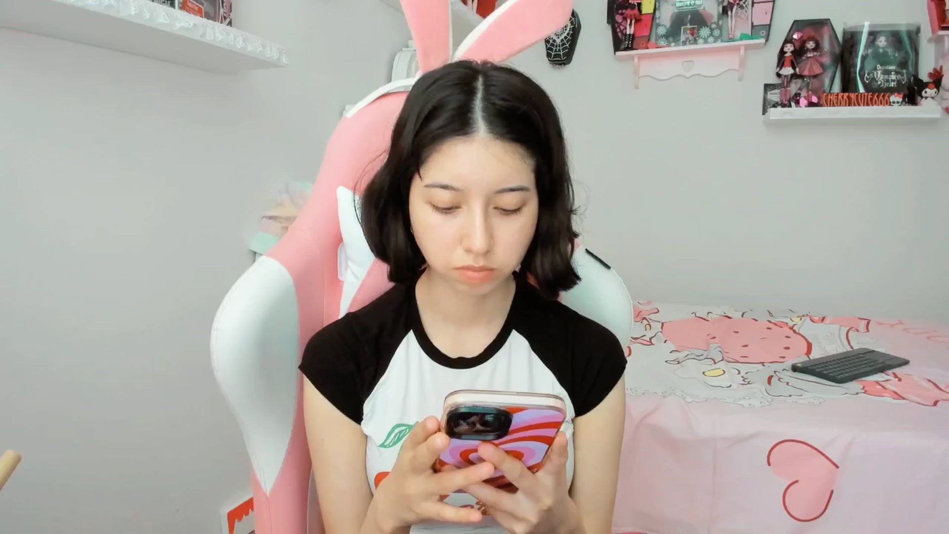 Gallery image thumbnail from Cherrycute666's myfreecams stream on, 06/12/2025, 22:05 image 1 of 20