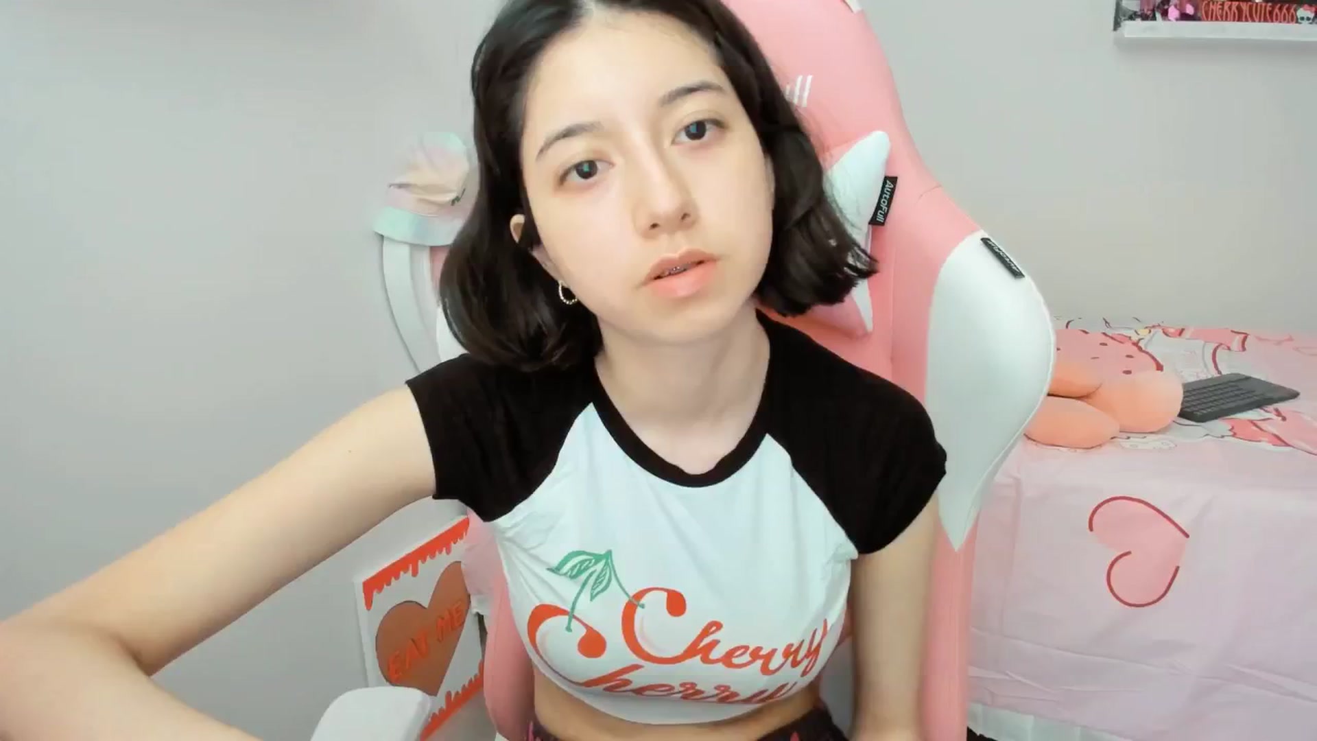 Gallery image thumbnail from Cherrycute666's myfreecams stream on, 06/12/2025, 22:05 image 10 of 20