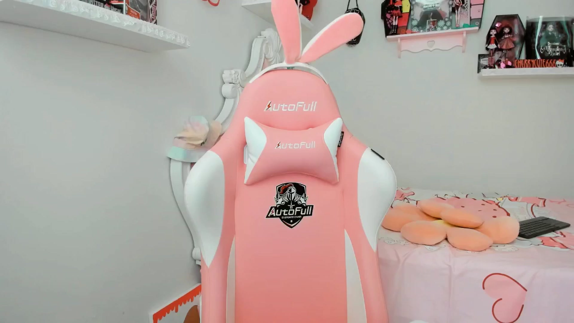 Gallery image thumbnail from Cherrycute666's myfreecams stream on, 06/12/2025, 22:05 image 13 of 20