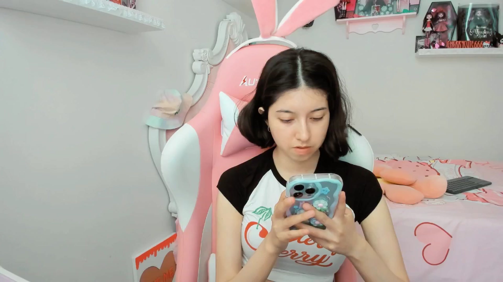 Gallery image thumbnail from Cherrycute666's myfreecams stream on, 06/12/2025, 22:05 image 9 of 20