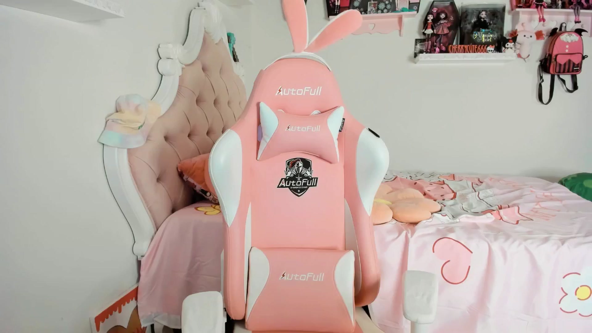 Gallery image thumbnail from Cherrycute666's myfreecams stream on, 06/13/2025, 06:50 image 2 of 20