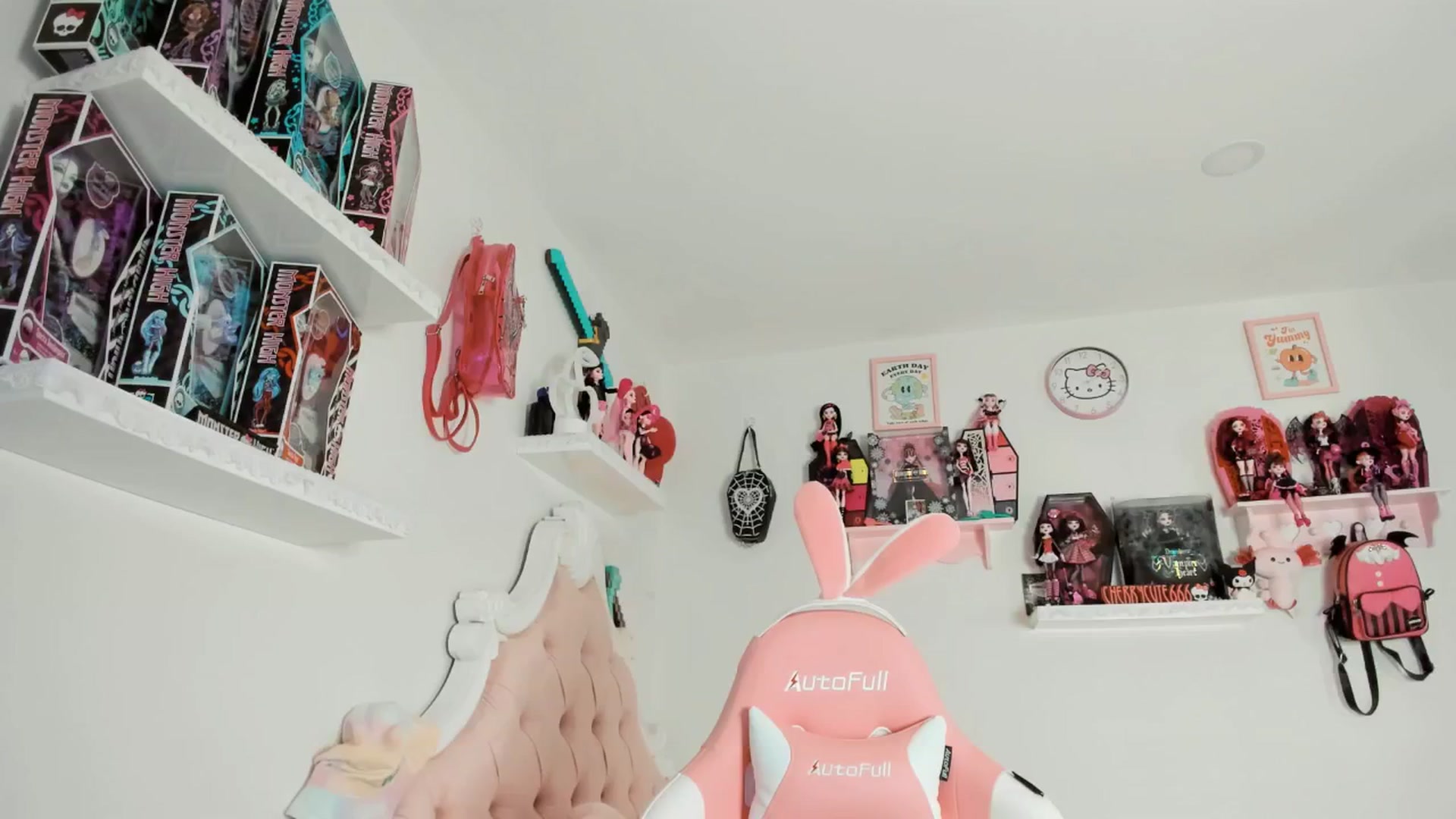 Gallery image thumbnail from Cherrycute666's myfreecams stream on, 06/13/2025, 06:50 image 5 of 20