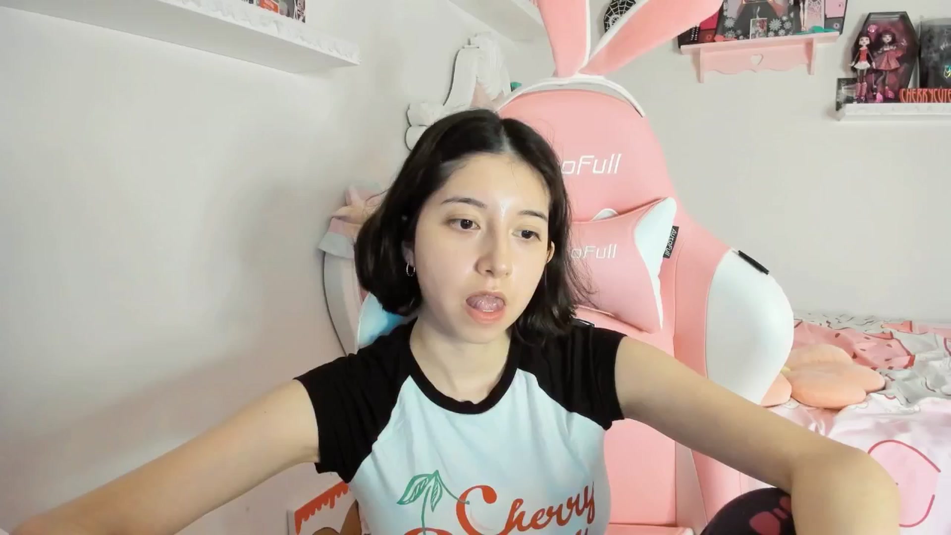 Gallery image thumbnail from Cherrycute666's myfreecams stream on, 06/13/2025, 06:50 image 6 of 20