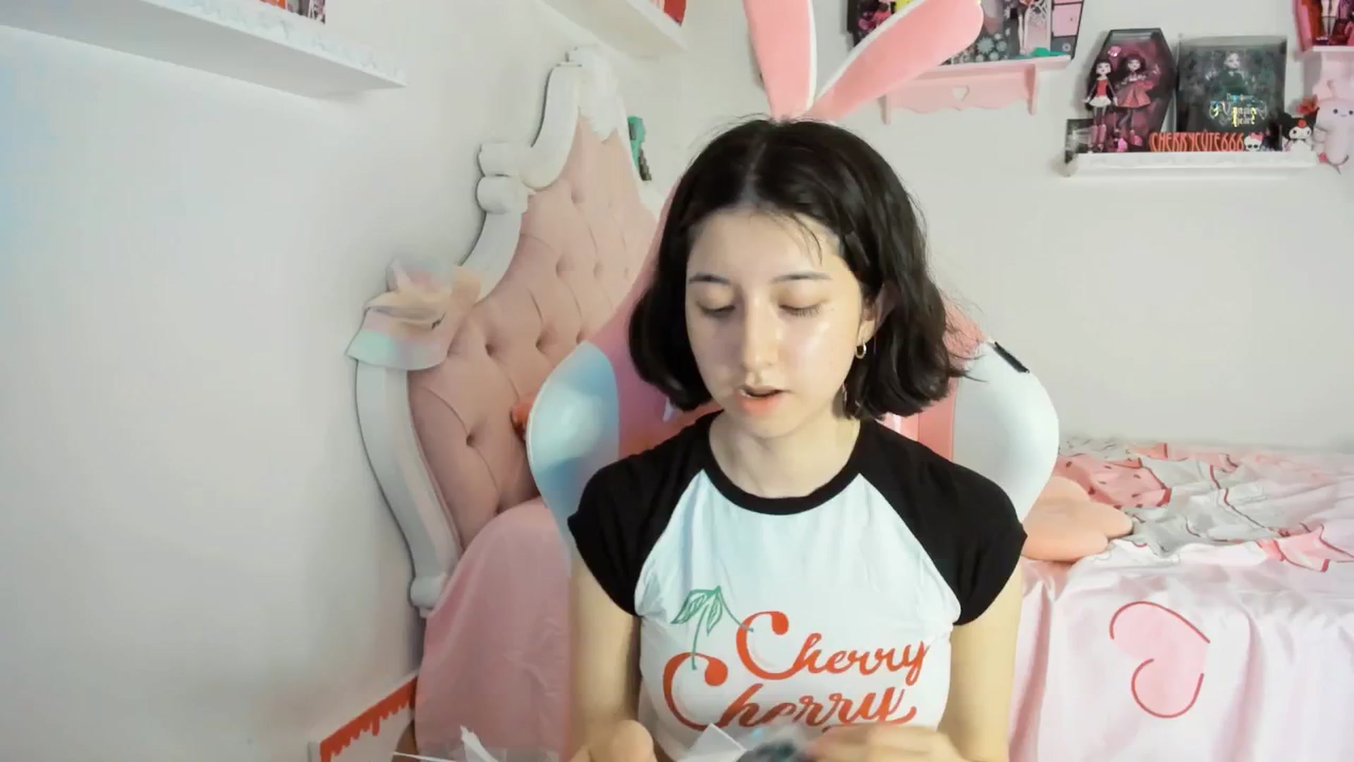 Gallery image thumbnail from Cherrycute666's myfreecams stream on, 06/13/2025, 06:50 image 7 of 20