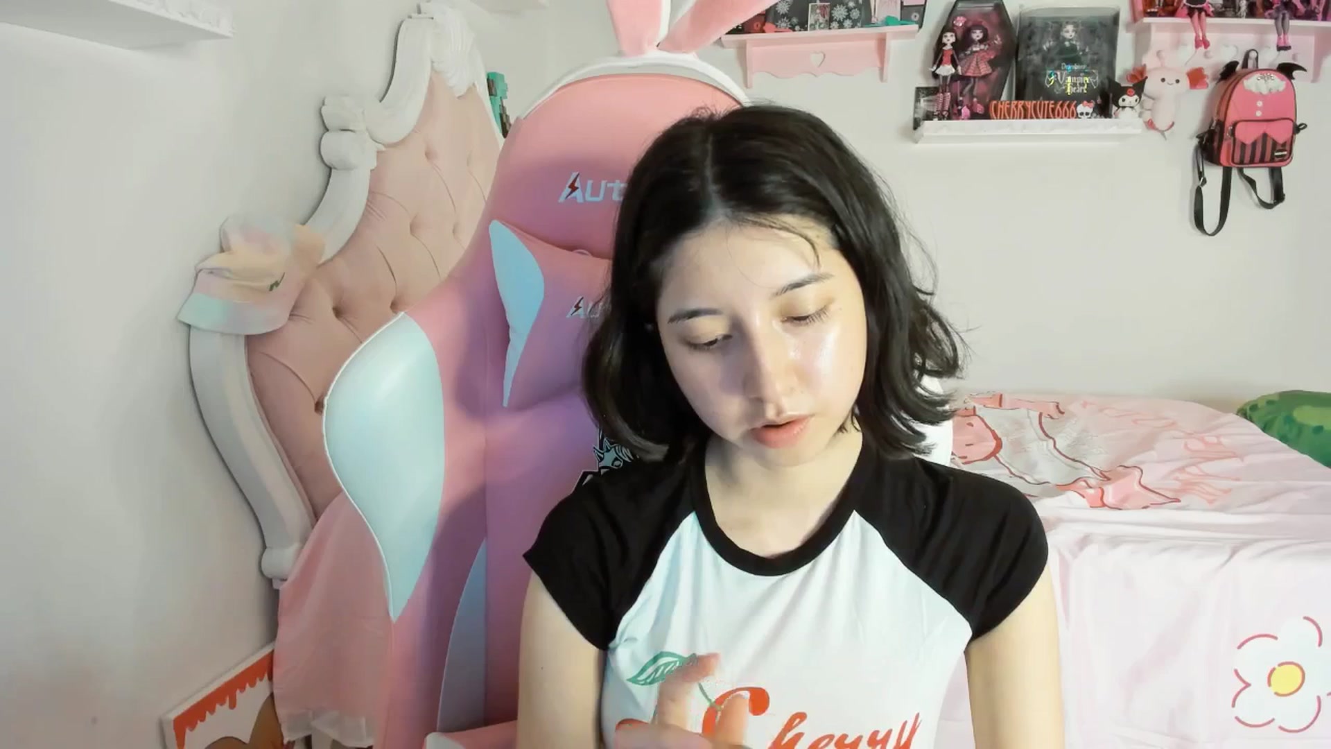 Gallery image thumbnail from Cherrycute666's myfreecams stream on, 06/13/2025, 06:50 image 13 of 20