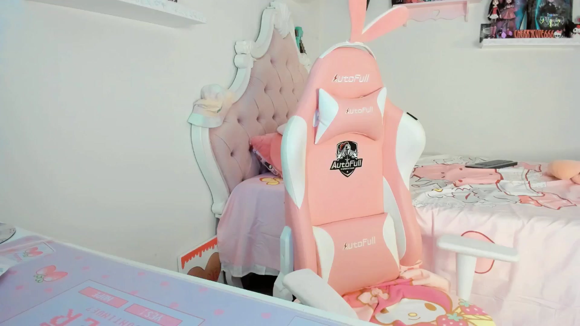 Gallery image thumbnail from Cherrycute666's myfreecams stream on, 06/14/2025, 24:09 image 20 of 20
