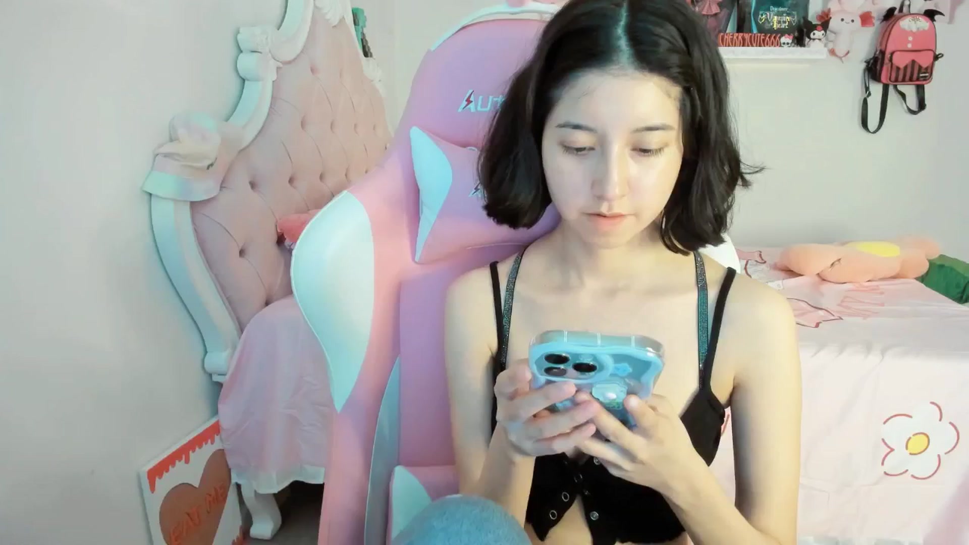 Gallery image thumbnail from Cherrycute666's myfreecams stream on, 06/14/2025, 24:09 image 11 of 20