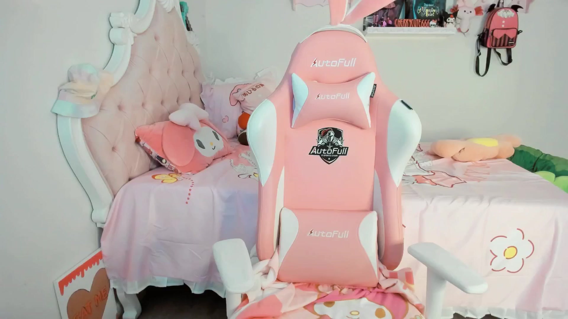 Gallery image thumbnail from Cherrycute666's myfreecams stream on, 06/14/2025, 24:09 image 15 of 20