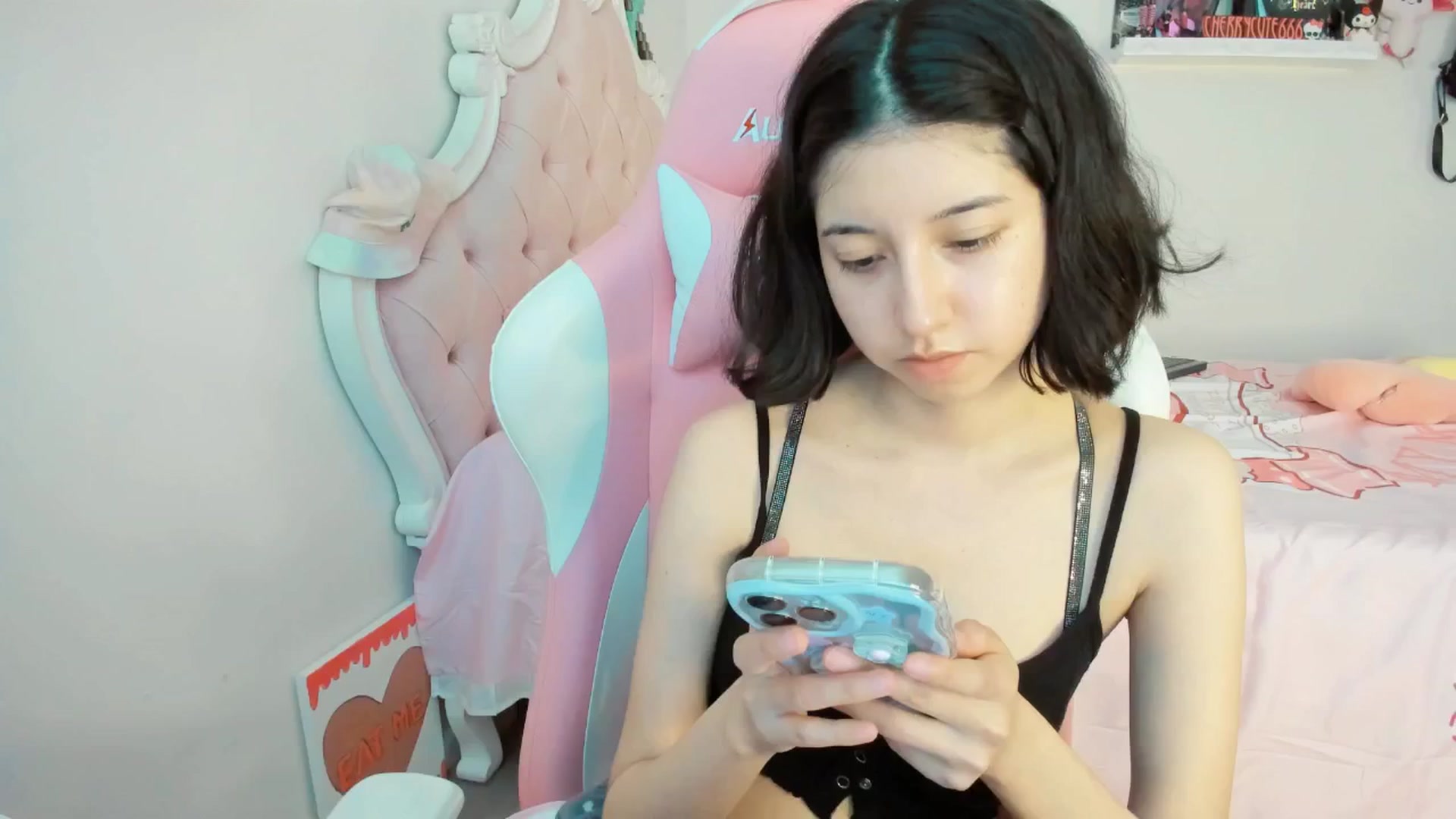 Gallery image thumbnail from Cherrycute666's myfreecams stream on, 06/14/2025, 24:09 image 1 of 20